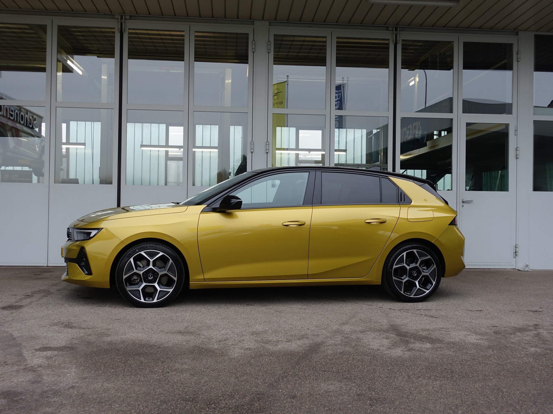 OPEL Astra 1.6 PHEV Swiss + A-image-19