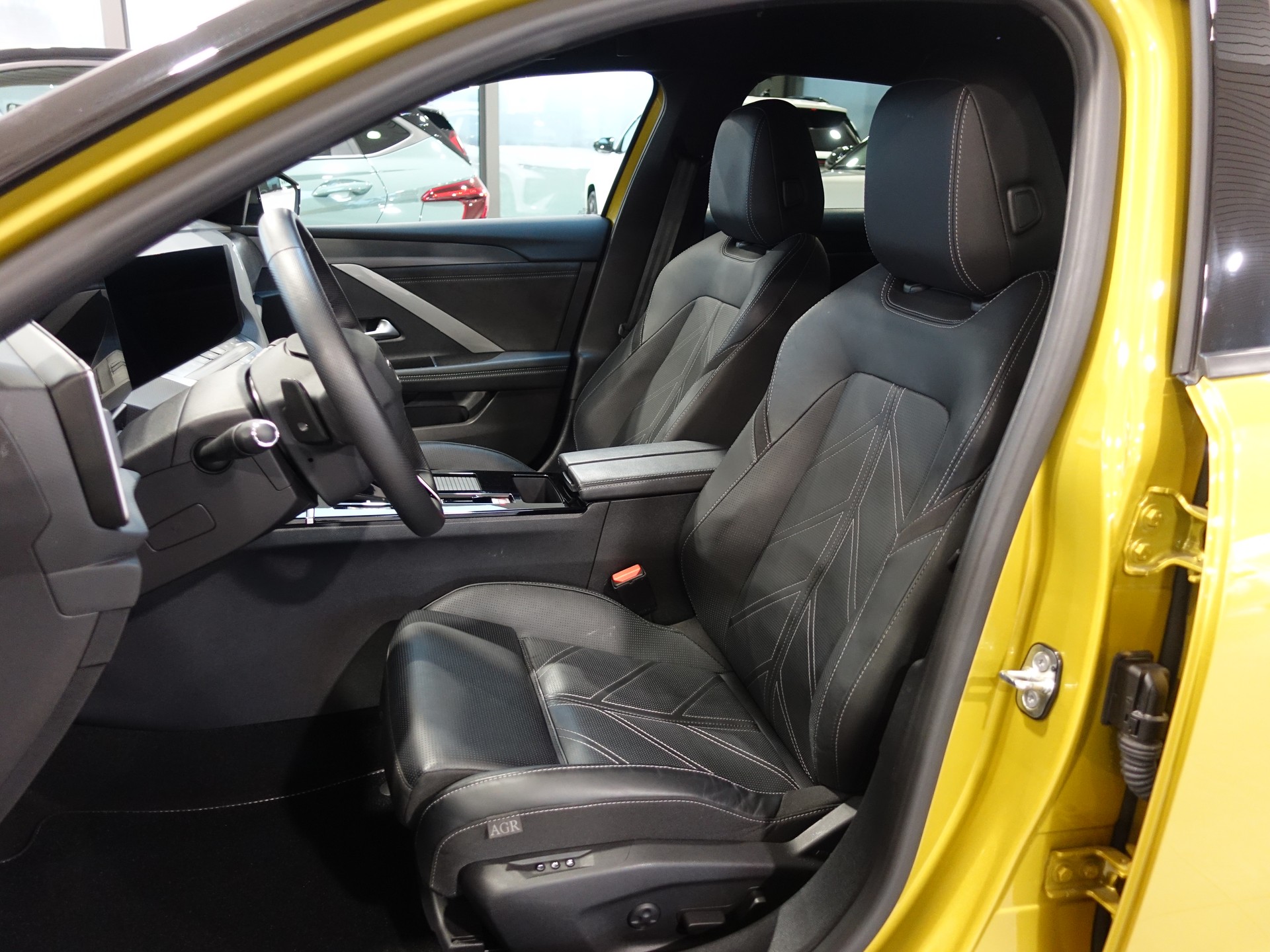 OPEL Astra 1.6 PHEV Swiss + A-image-8