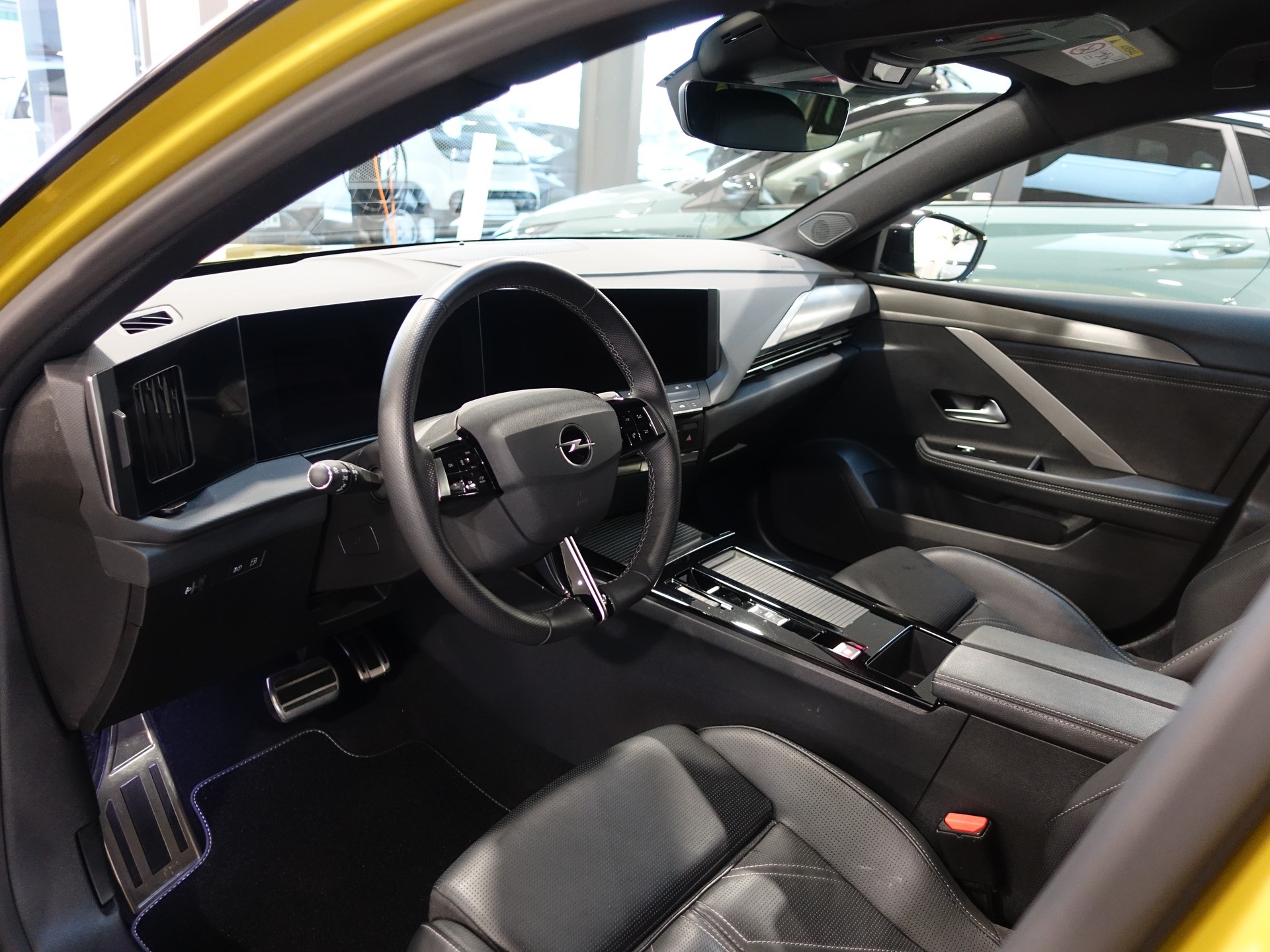 OPEL Astra 1.6 PHEV Swiss + A-image-9