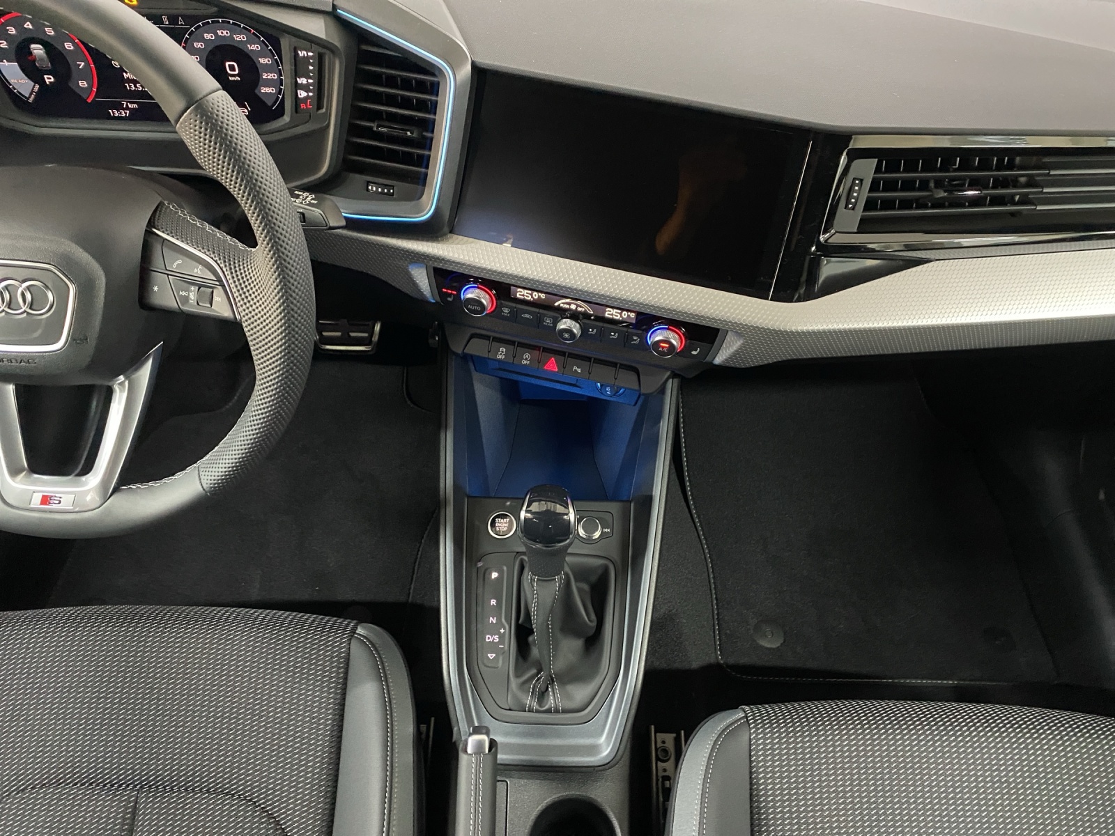 AUDI A1 Sportback 30 TFSI S Line S-tronic-image-10