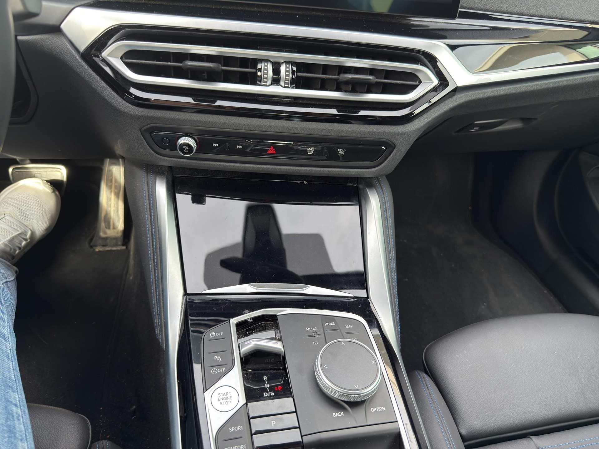 BMW 430i M Sport xDrive Cabrio-image-15