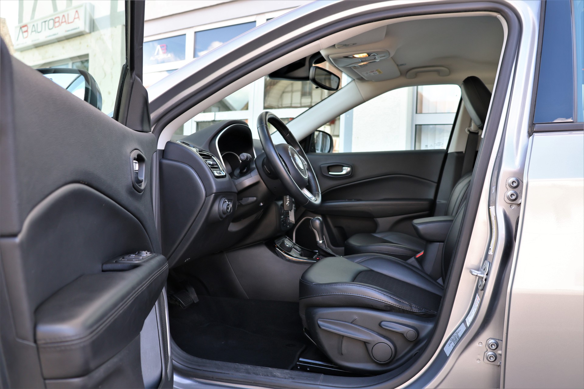 JEEP Compass 2.0CRD Limited AWD 9ATX-image-8