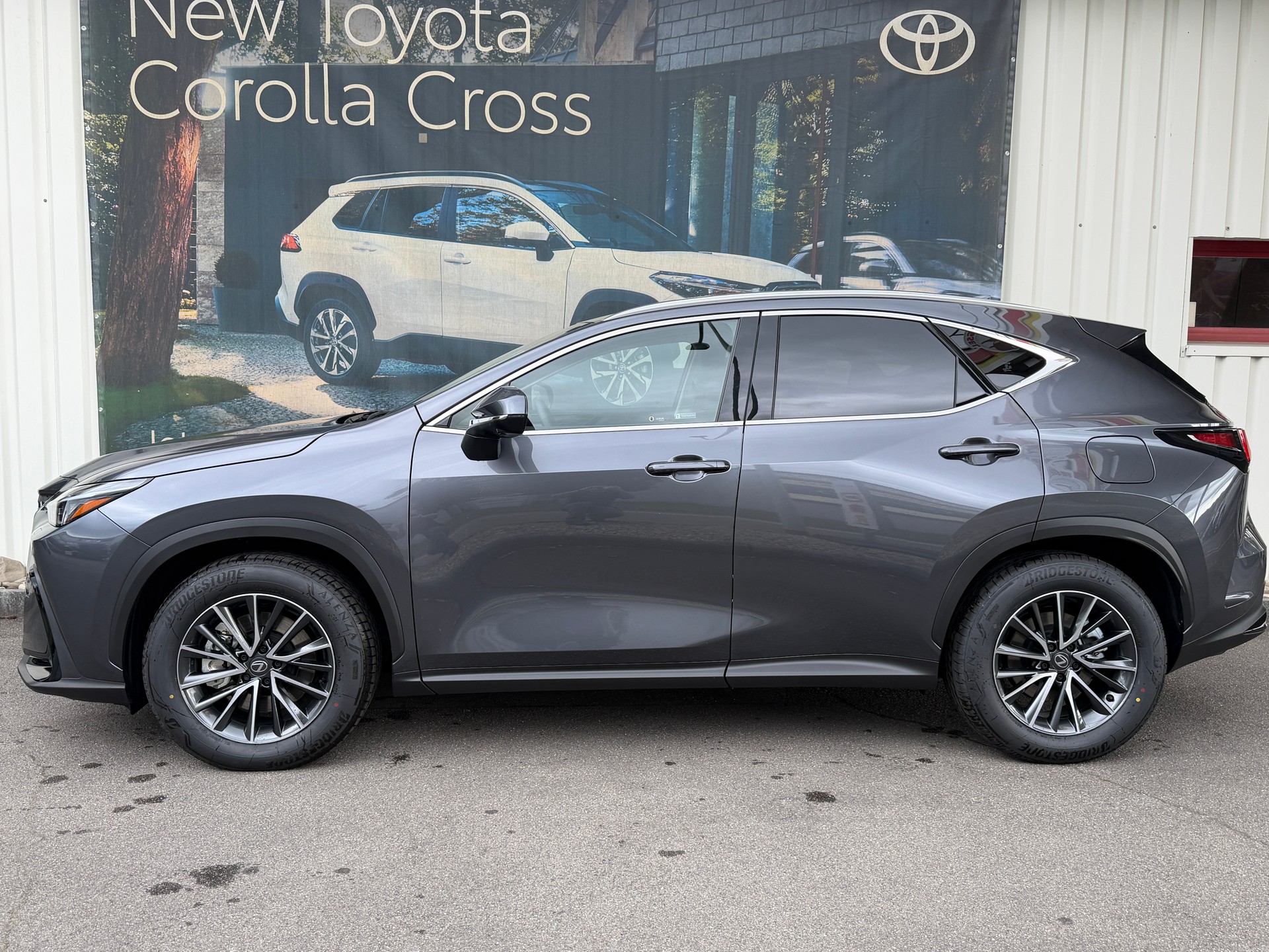 LEXUS NX 450h+ E-FOUR Comfort-showroom-element-1