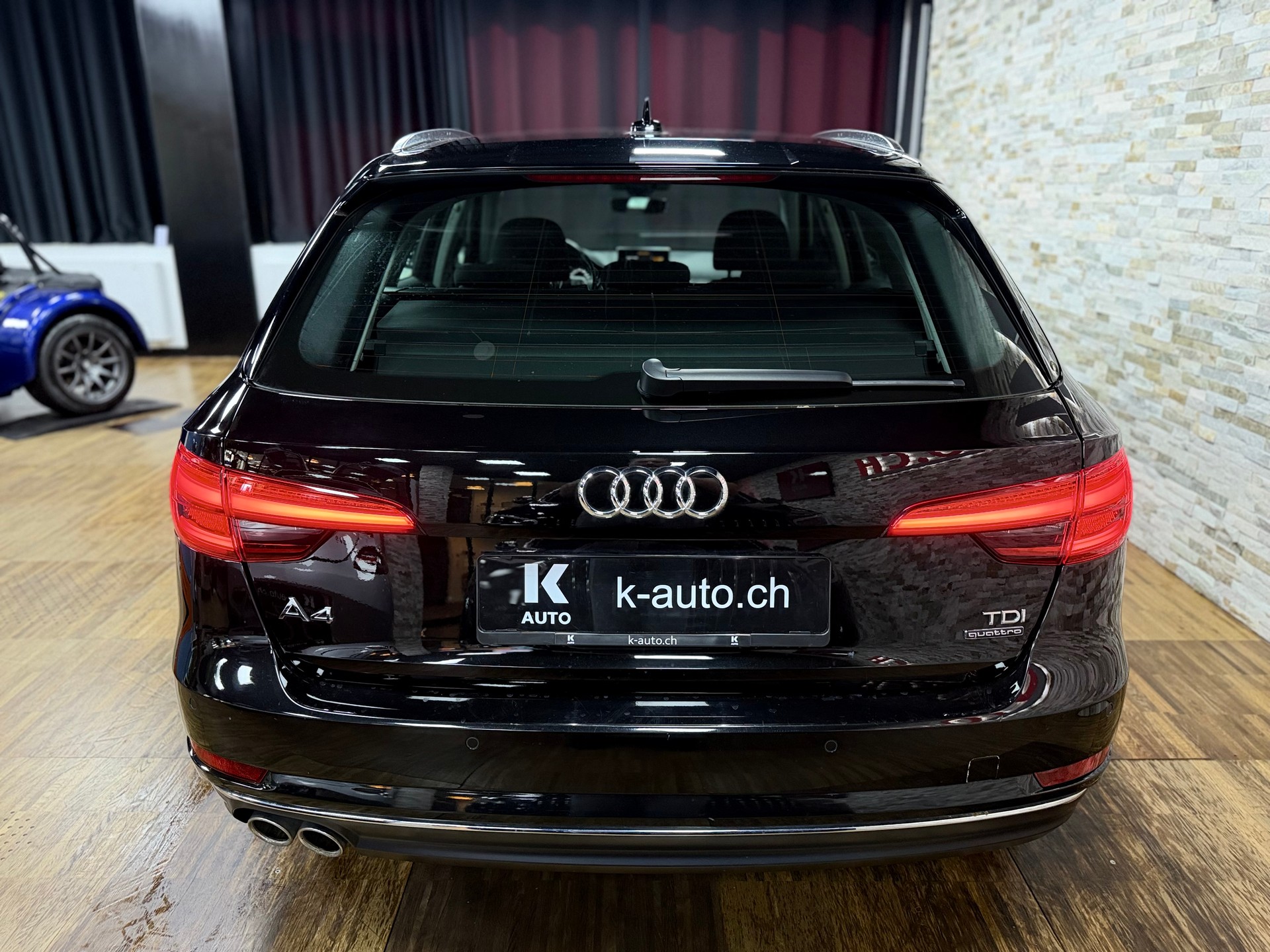 AUDI A4 Avant 2.0 TDI Design quattro S-tronic-image-3