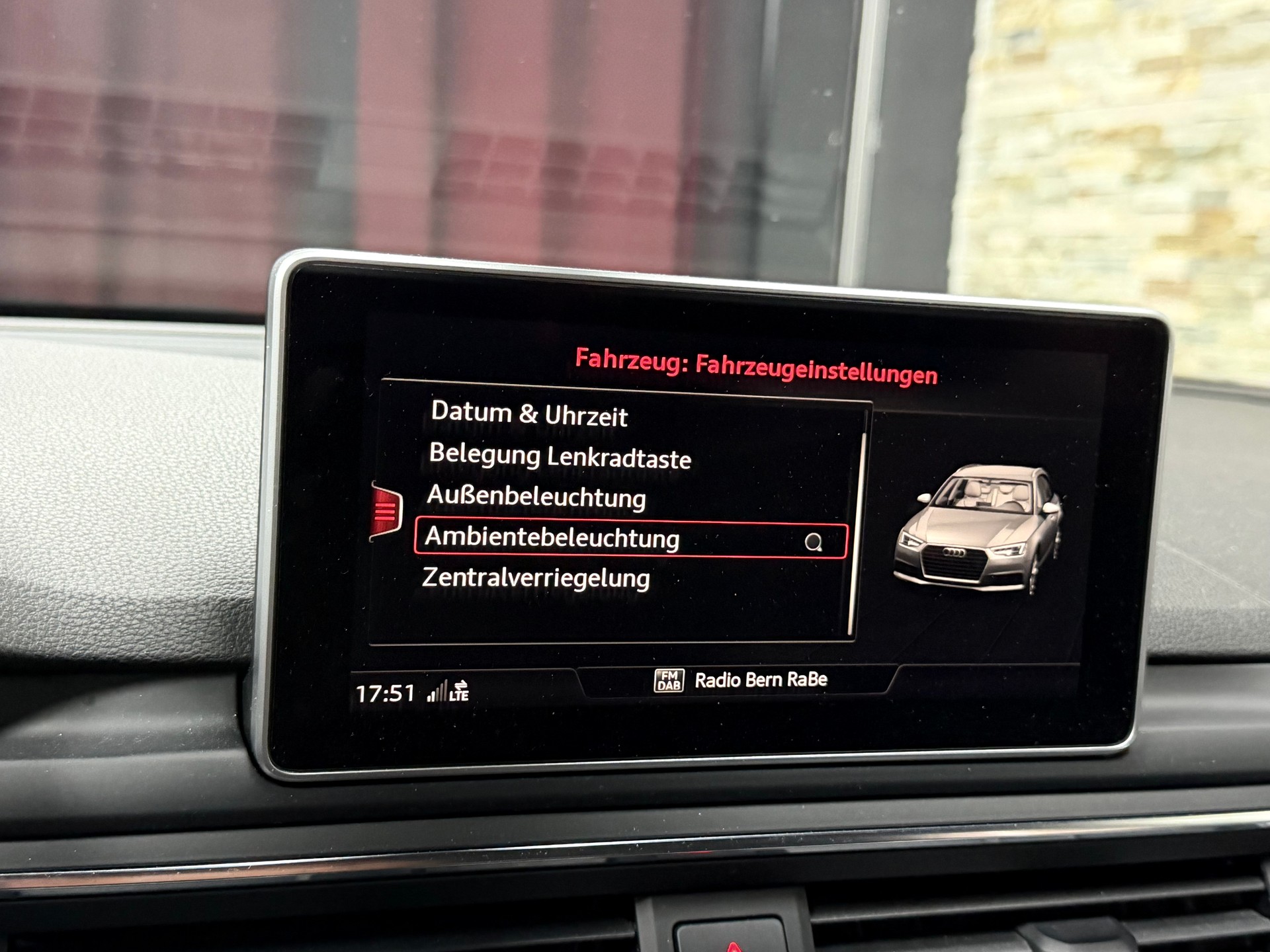AUDI A4 Avant 2.0 TDI Design quattro S-tronic-image-23