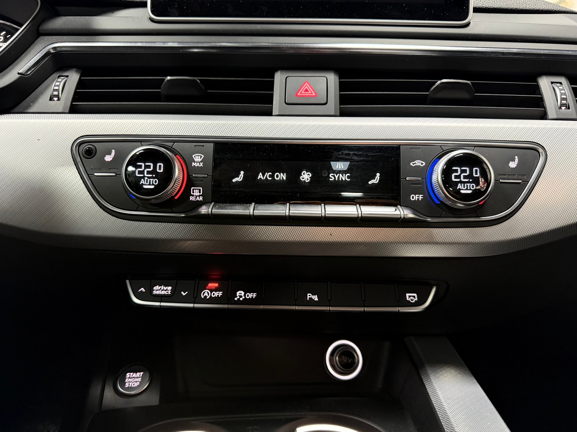 AUDI A4 Avant 2.0 TDI Design quattro S-tronic-image-19