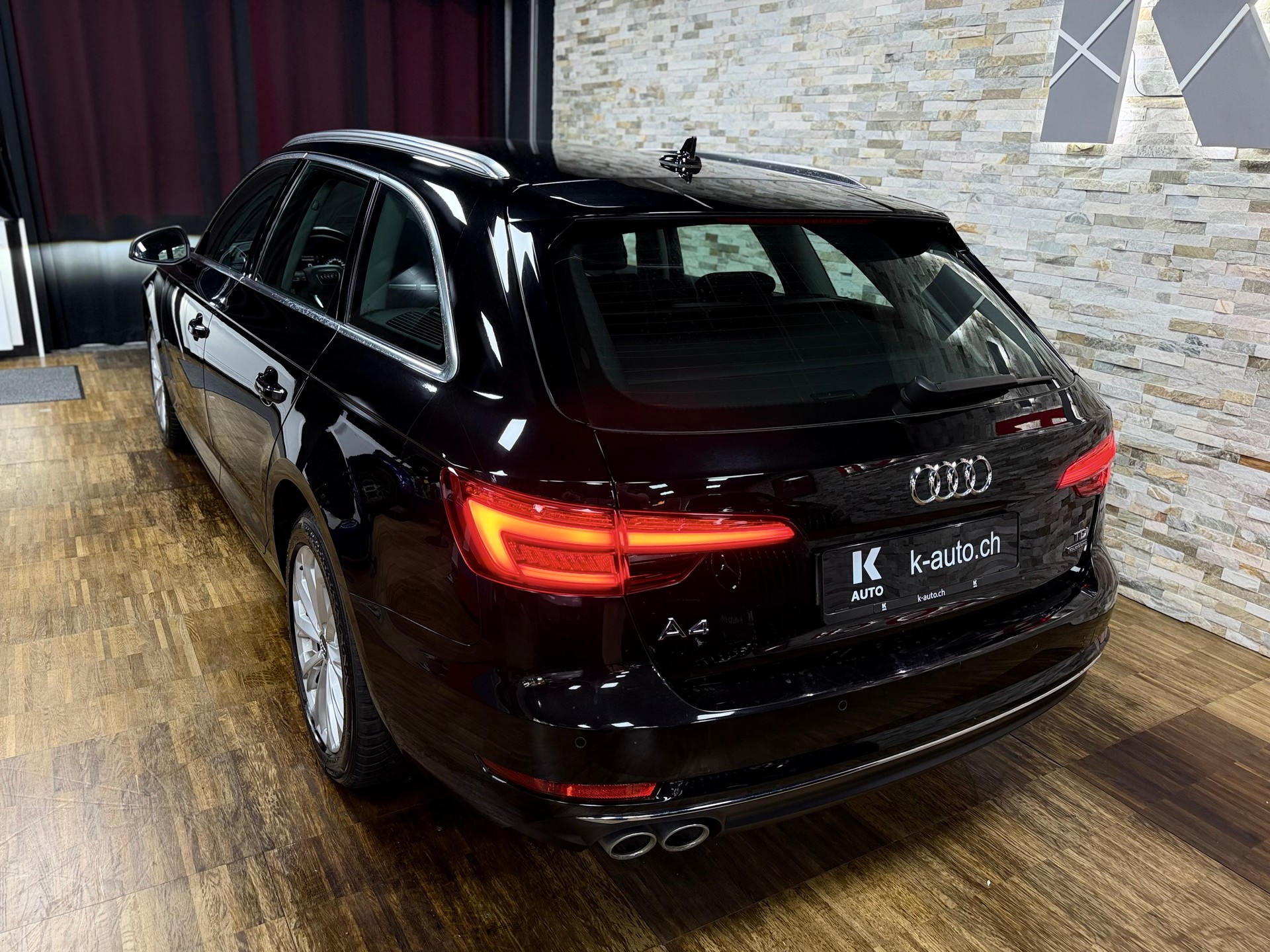 AUDI A4 Avant 2.0 TDI Design quattro S-tronic-image-2