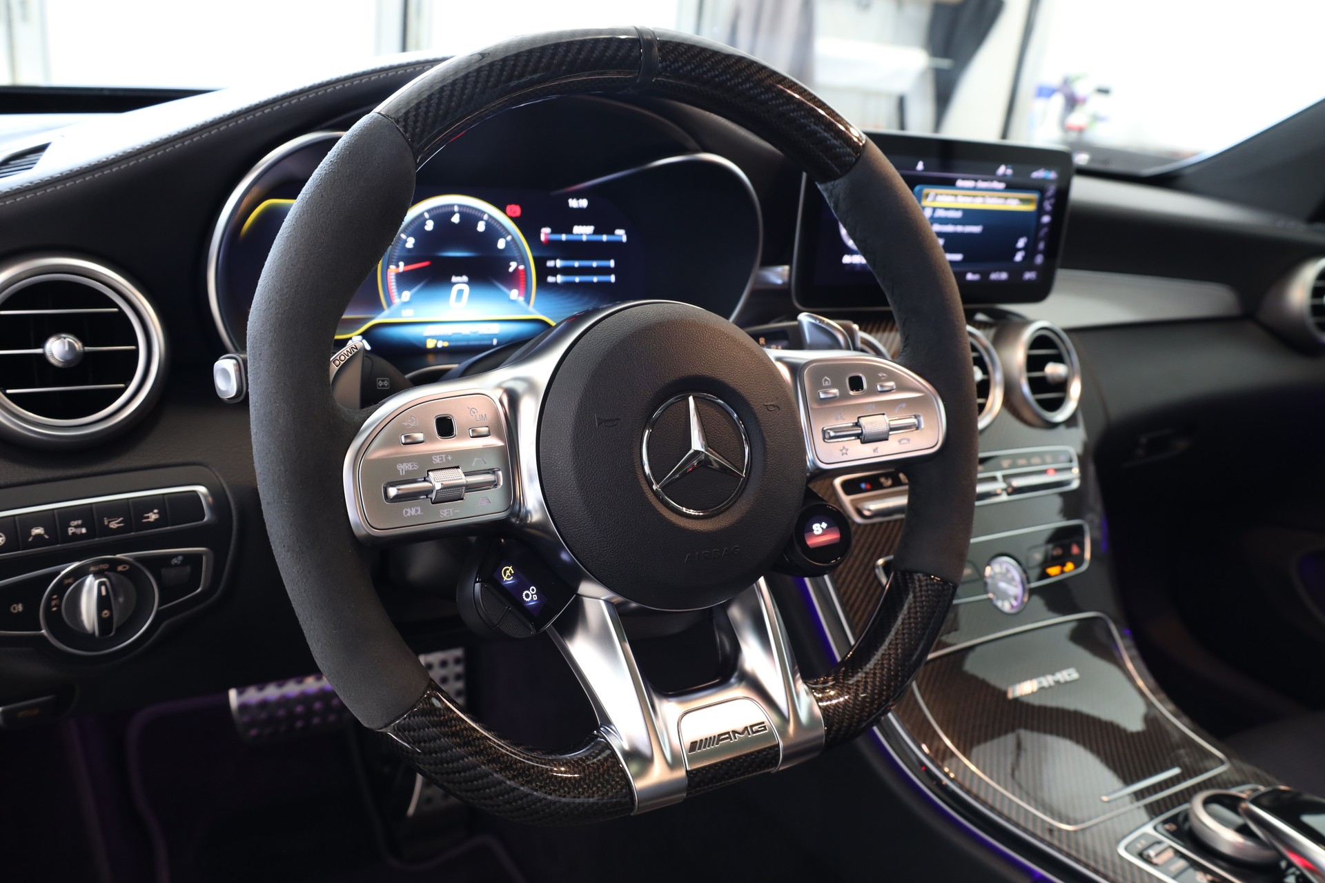 MERCEDES-BENZ C 63 S AMG 9G-tronic-image-9