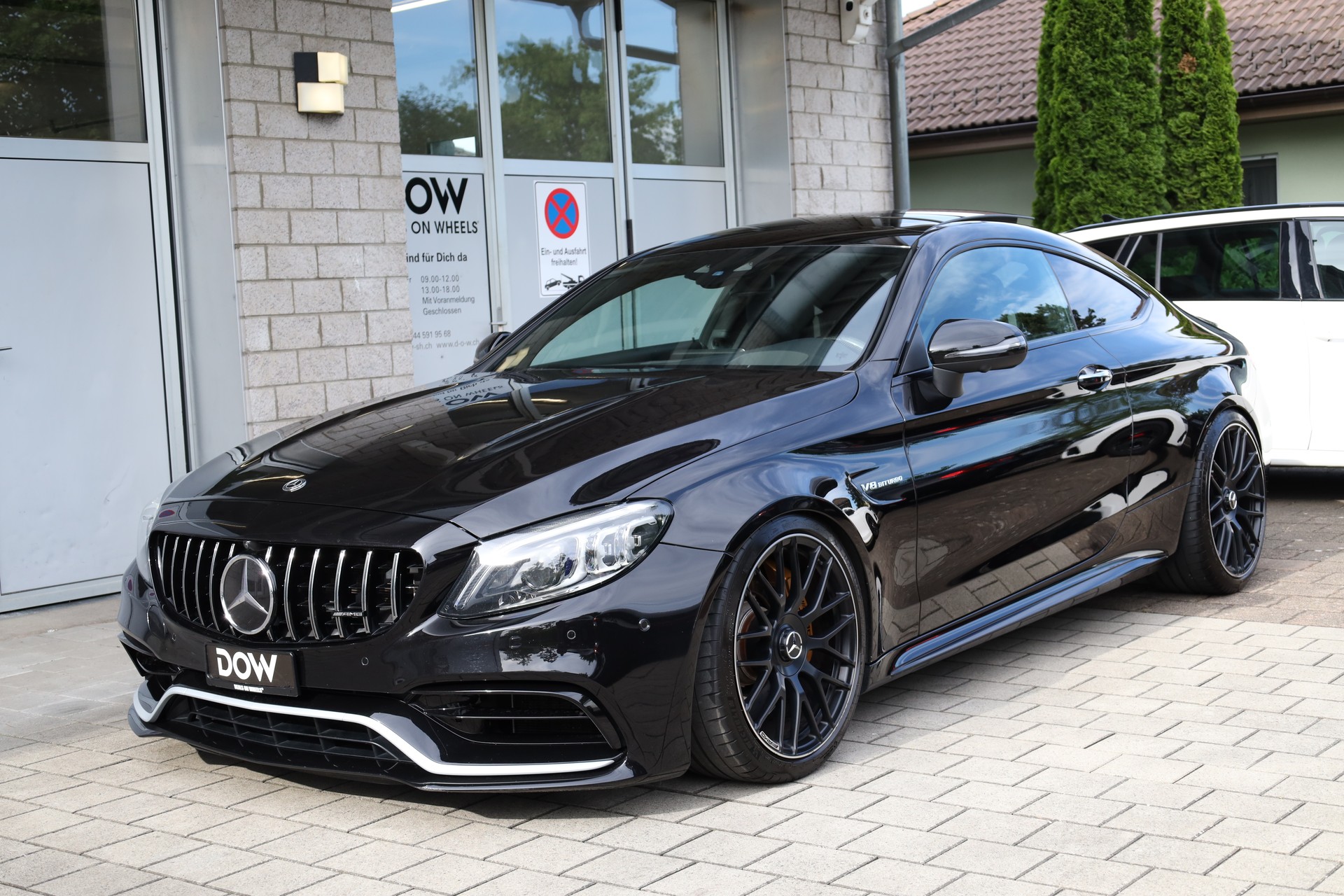MERCEDES-BENZ C 63 S AMG 9G-tronic-showroom-element-1