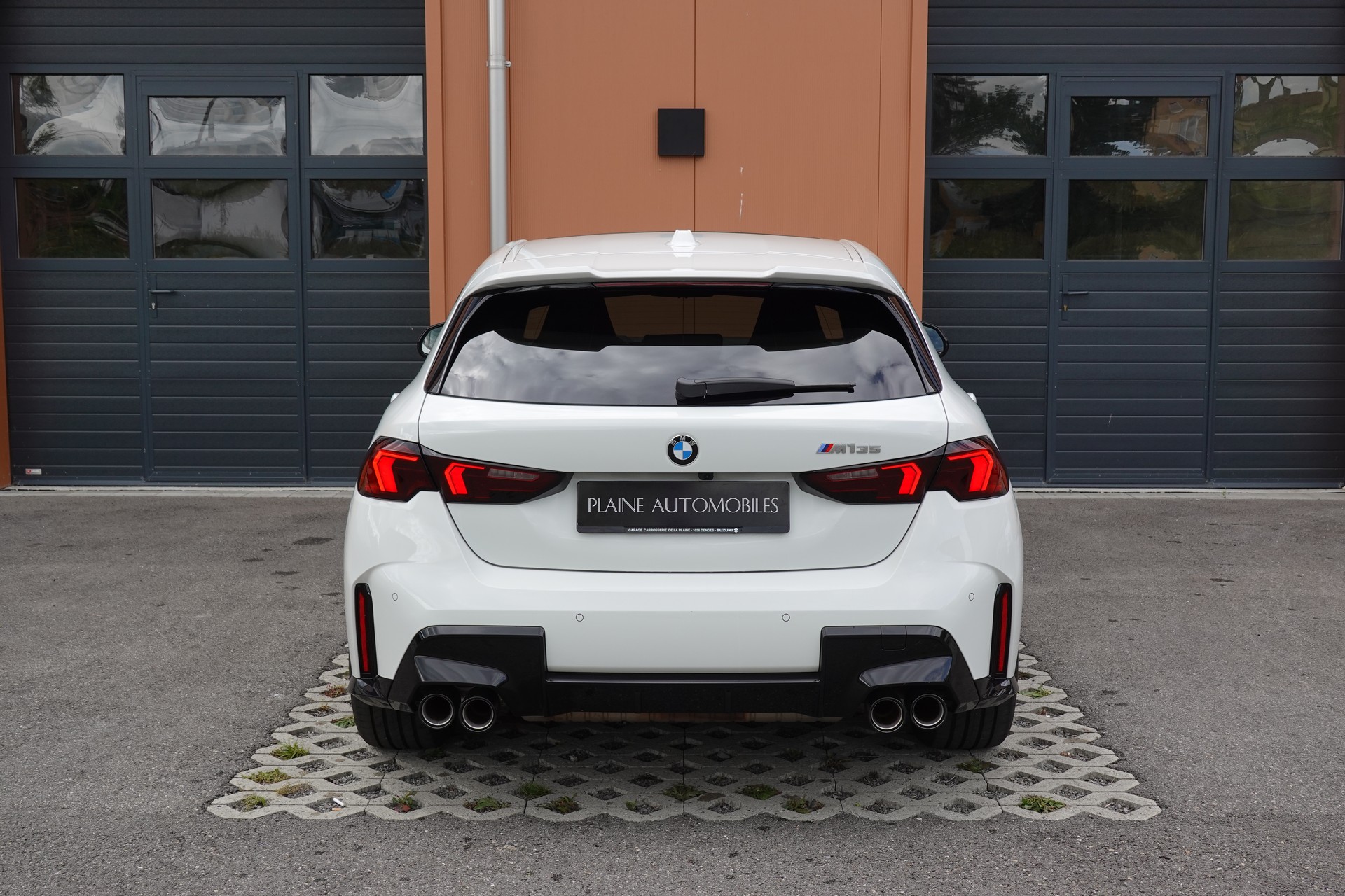 BMW M135i xDrive M Sport Pro Steptronic - "CH Auto * Service gratuit * Toit Pano * Jantes 19' * Sièges Elec Mém"-image-8