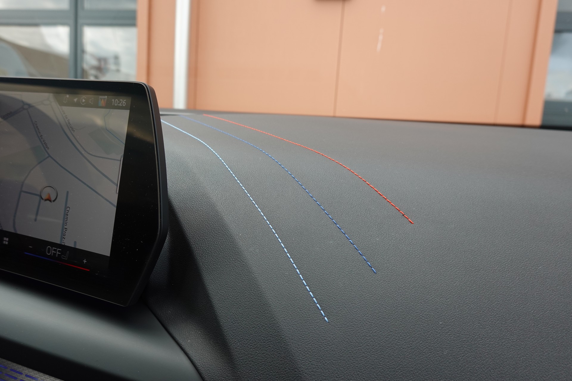 BMW M135i xDrive M Sport Pro Steptronic - "CH Auto * Service gratuit * Toit Pano * Jantes 19' * Sièges Elec Mém"-image-21