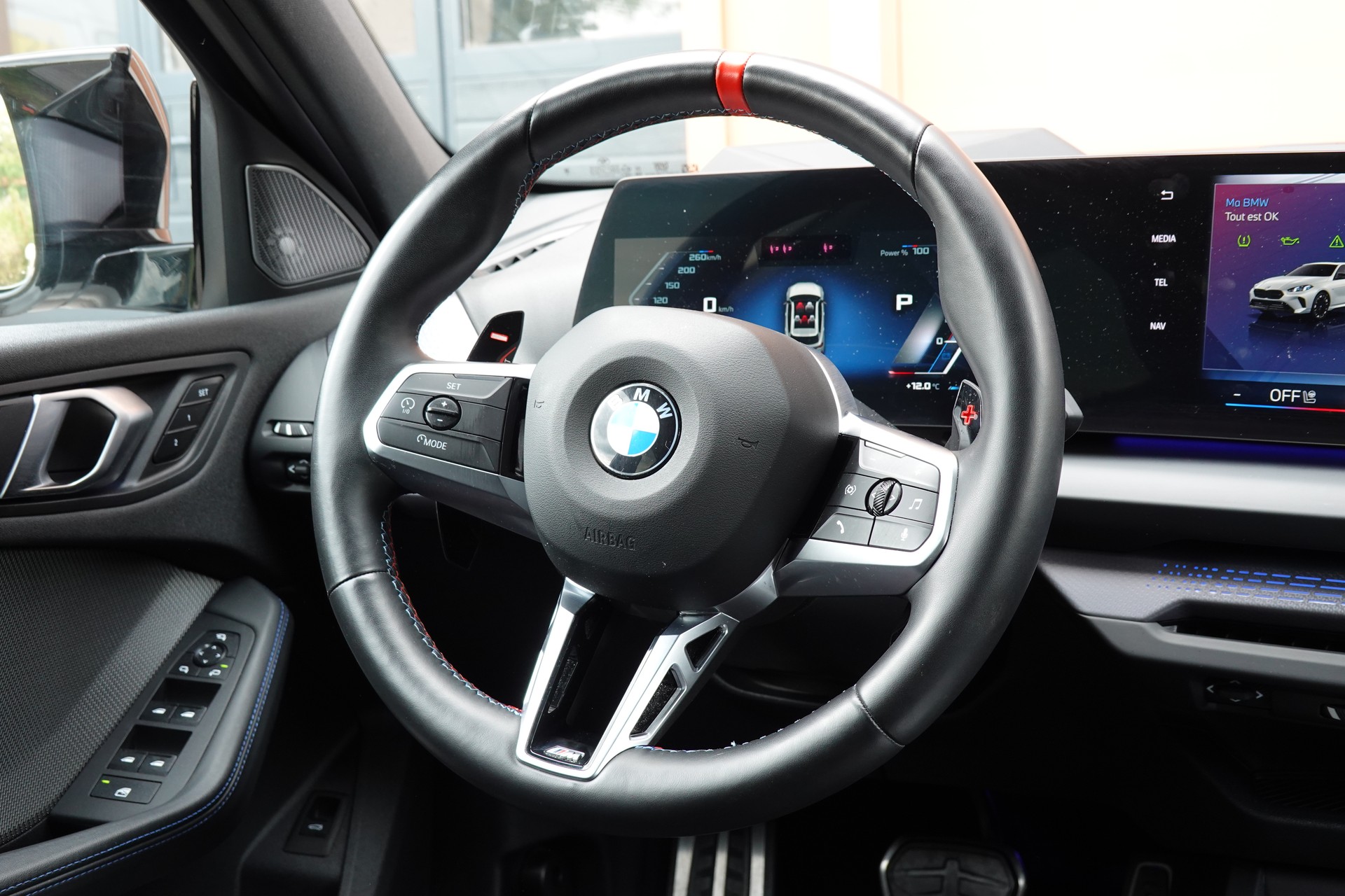 BMW M135i xDrive M Sport Pro Steptronic - "CH Auto * Service gratuit * Toit Pano * Jantes 19' * Sièges Elec Mém"-image-12