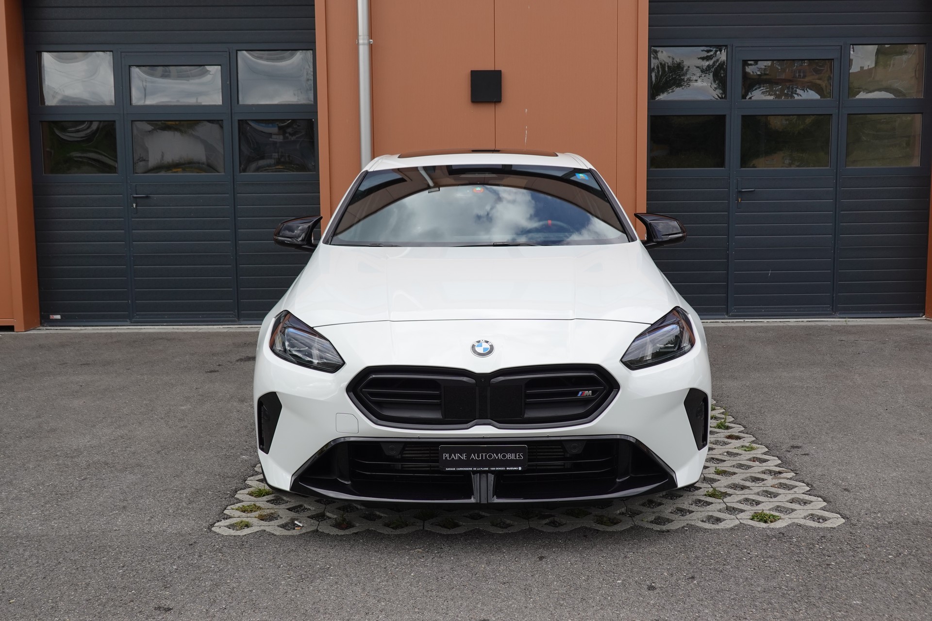 BMW M135i xDrive M Sport Pro Steptronic - "CH Auto * Service gratuit * Toit Pano * Jantes 19' * Sièges Elec Mém"-image-1
