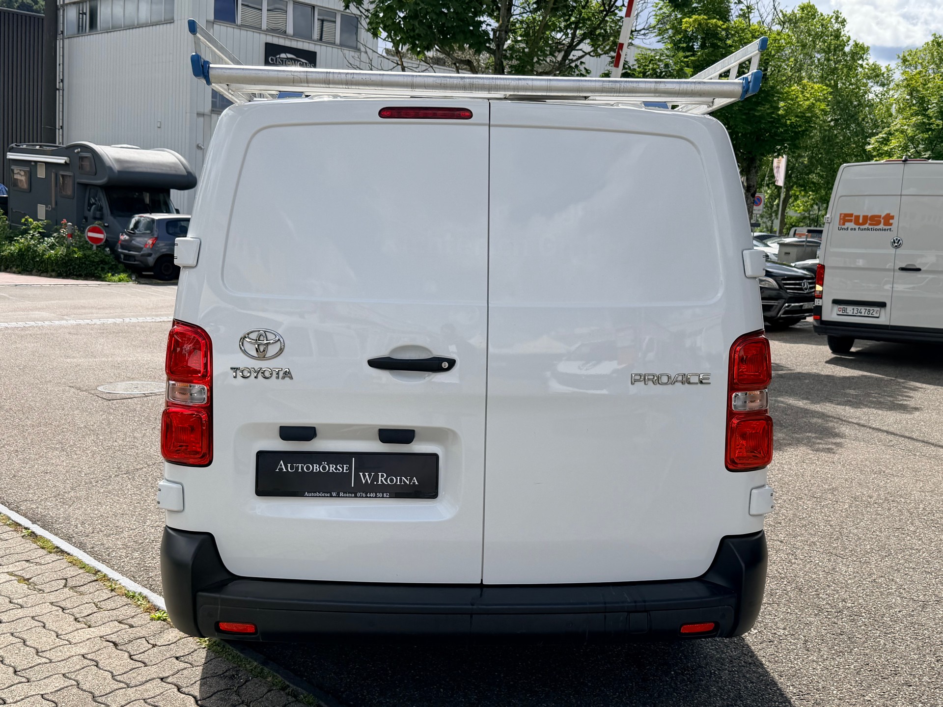 TOYOTA Proace 2.0D Panel Van Long Active-image-3