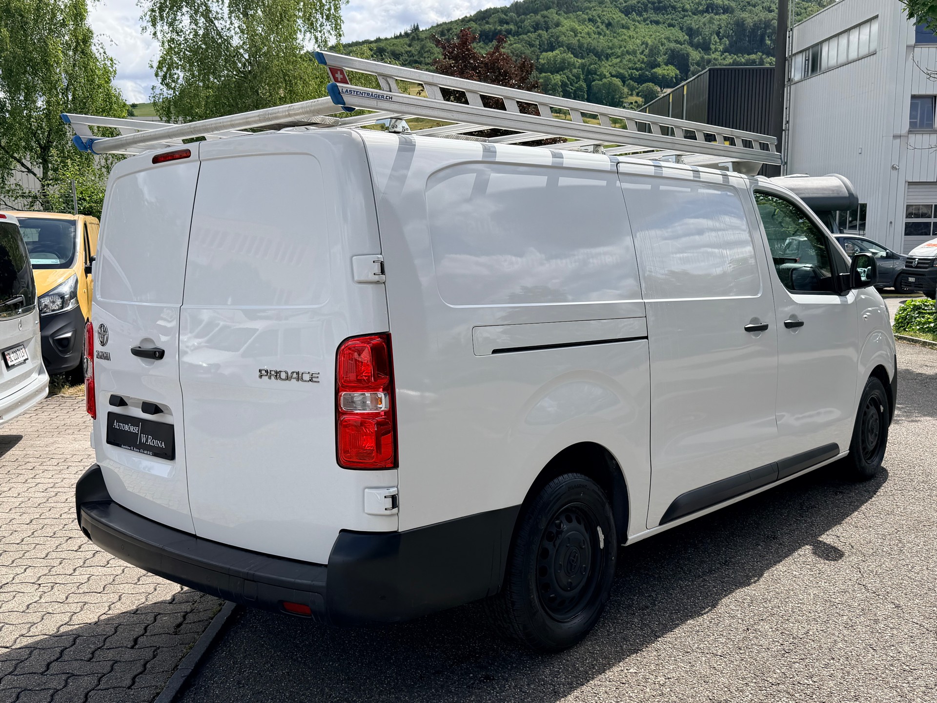 TOYOTA Proace 2.0D Panel Van Long Active-image-2