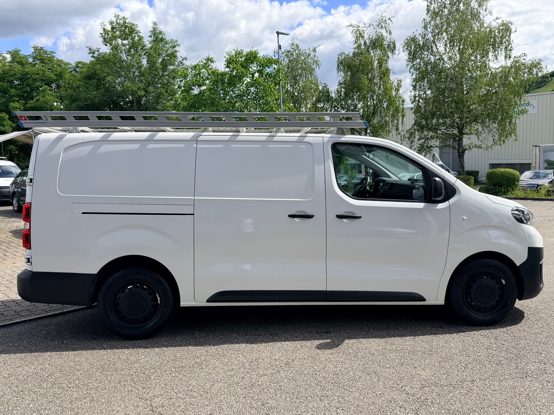 TOYOTA Proace 2.0D Panel Van Long Active-image-1