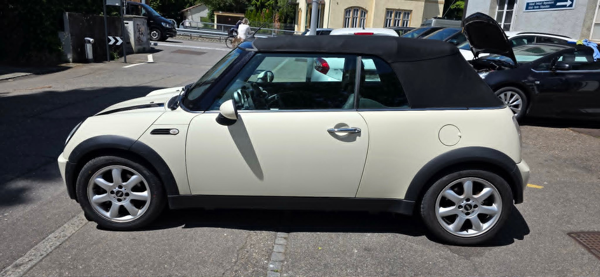 MINI Cooper Cabriolet-image-2