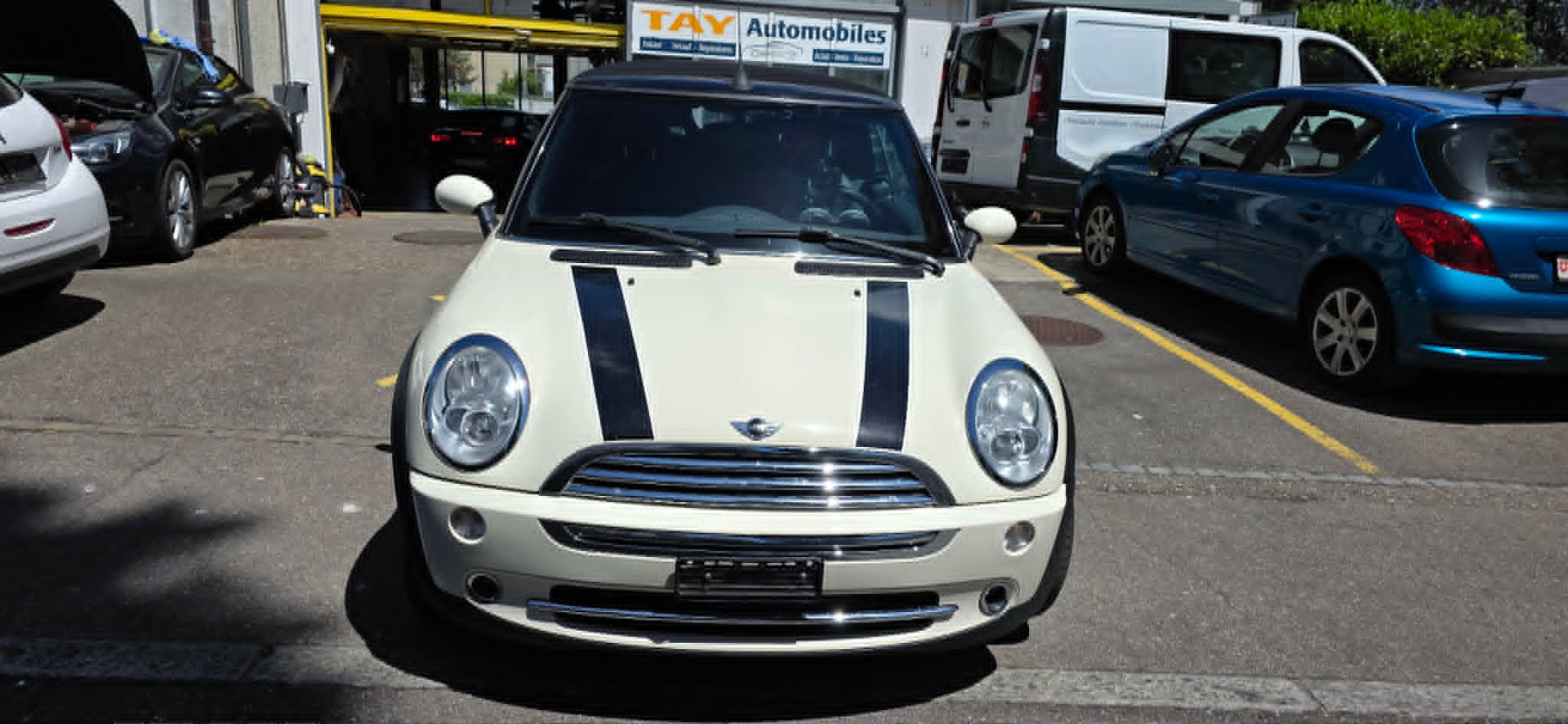 MINI Cooper Cabriolet-image-0