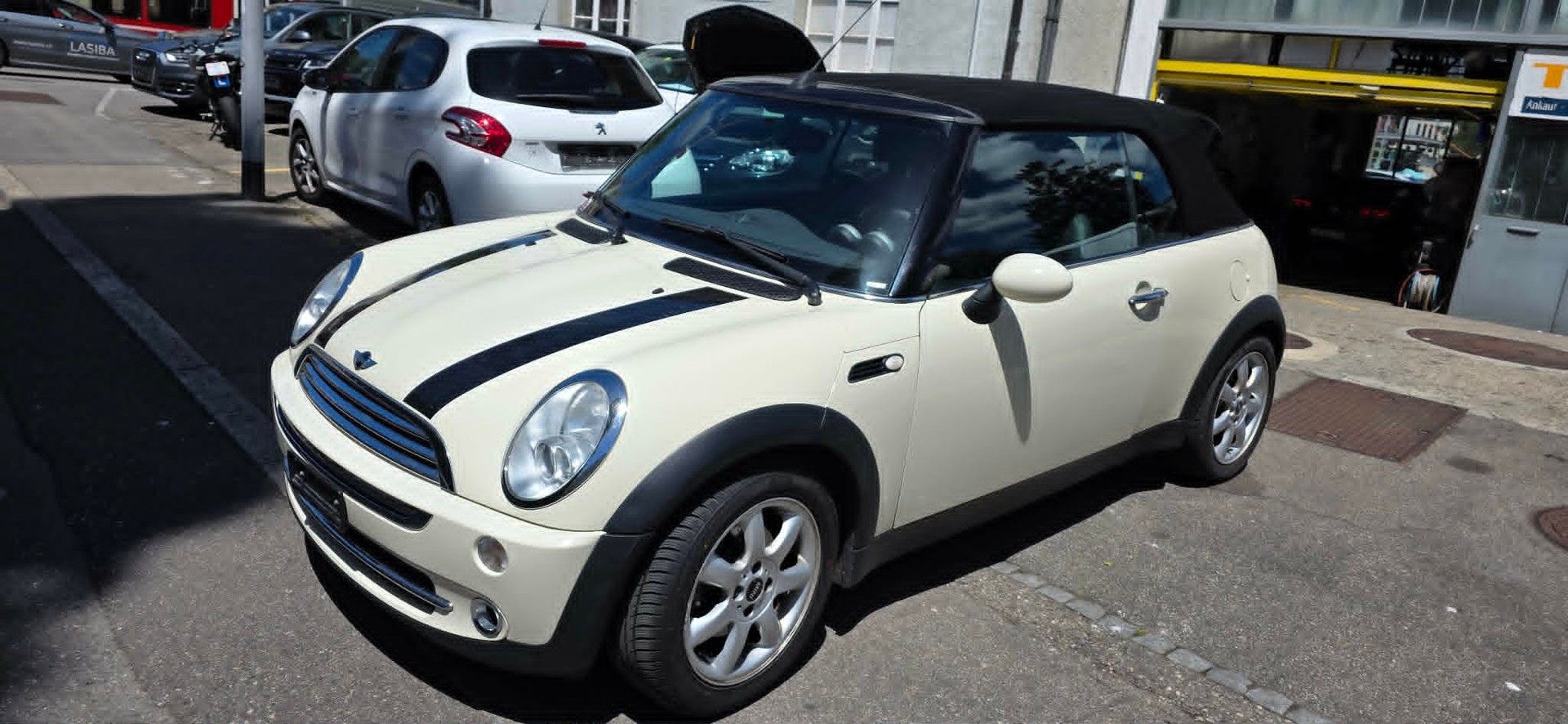 MINI Cooper Cabriolet-image-1