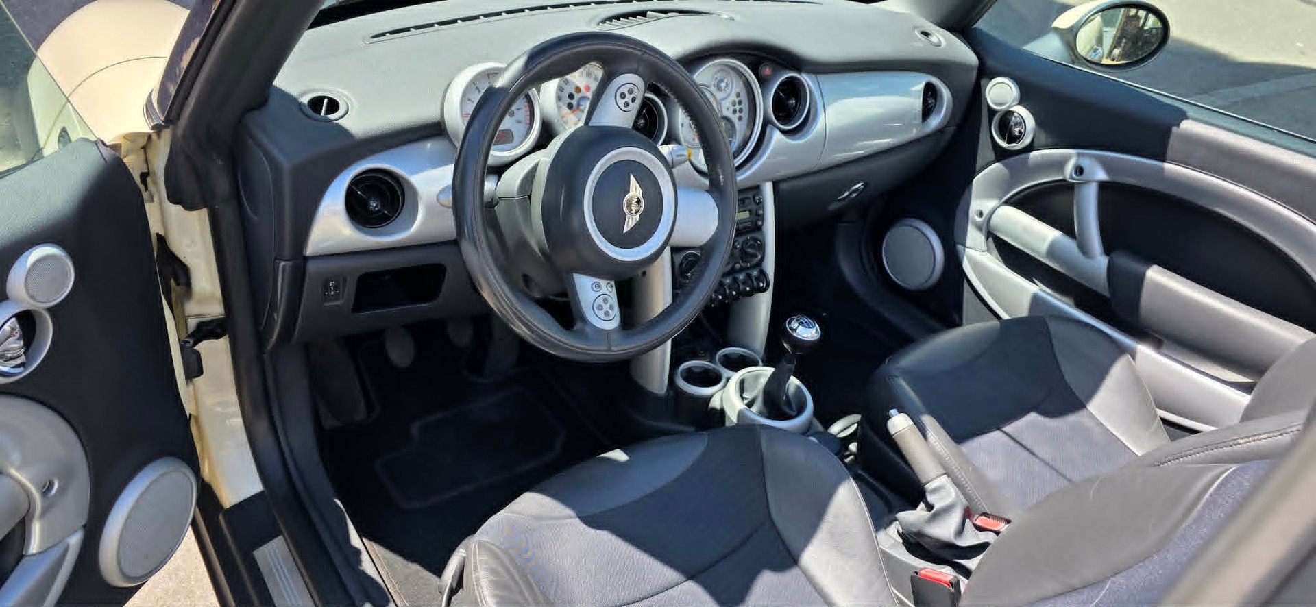 MINI Cooper Cabriolet-image-10