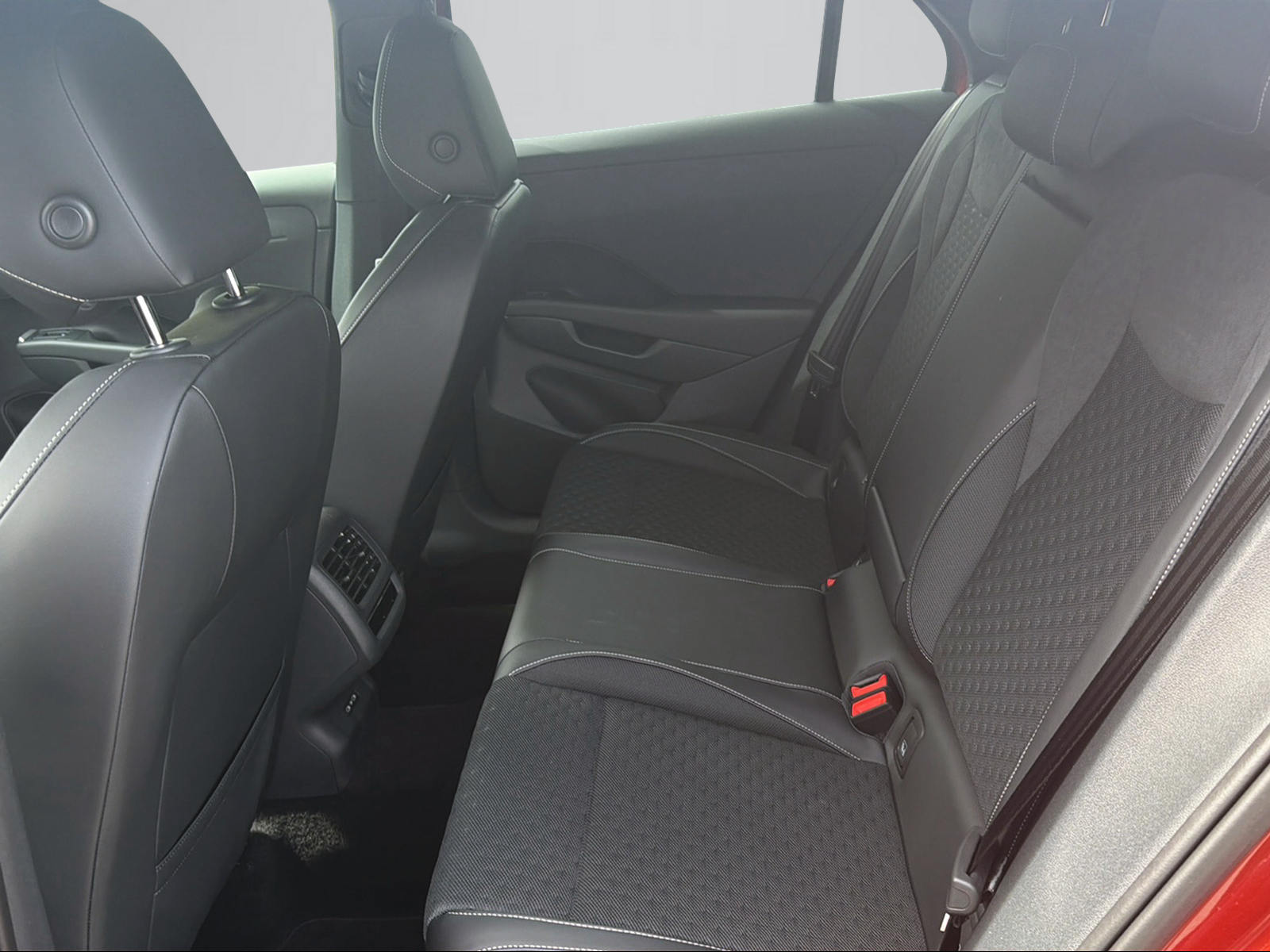 VW T-Roc 1.5 eTSI mHEV R-Line DSG-image-10
