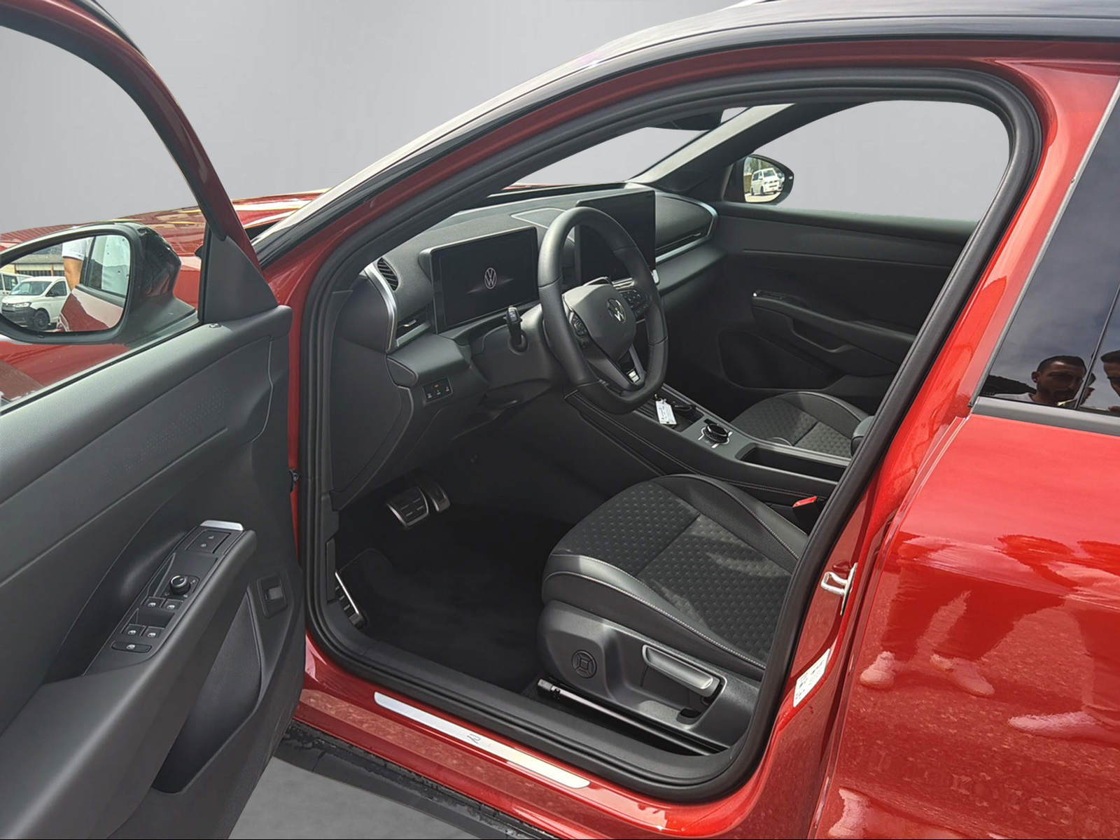 VW T-Roc 1.5 eTSI mHEV R-Line DSG-image-9