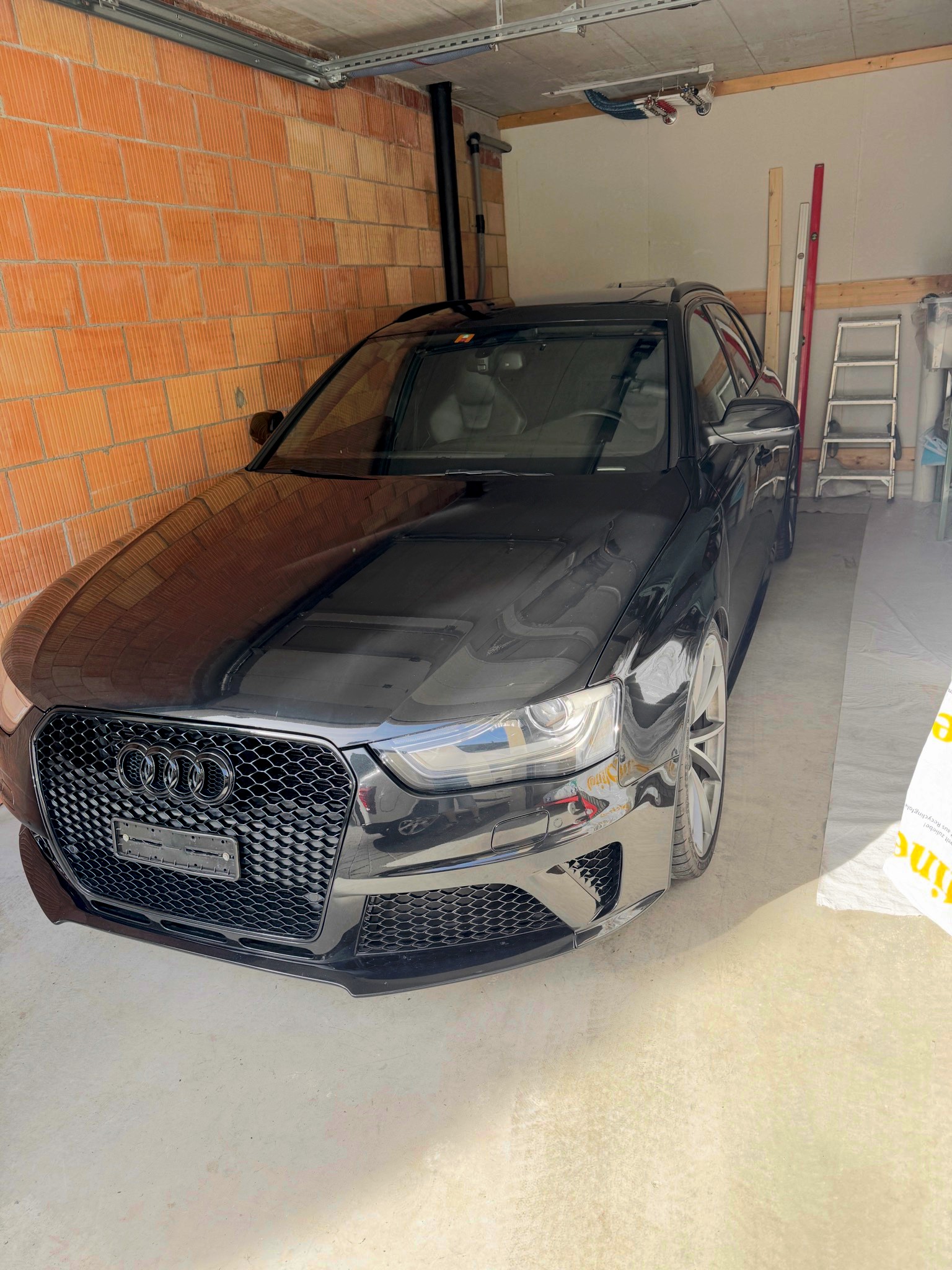 AUDI 4.2 V8 FSI quattro S-Tronic-image-1