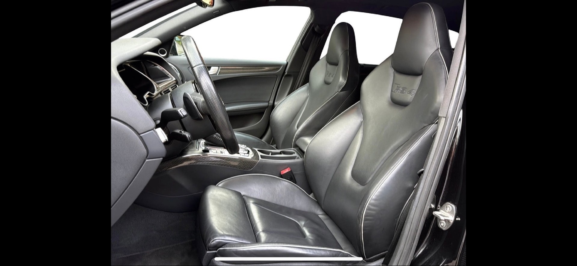 AUDI RS4 4.2 V8 FSI quattro S-Tronic-image-12