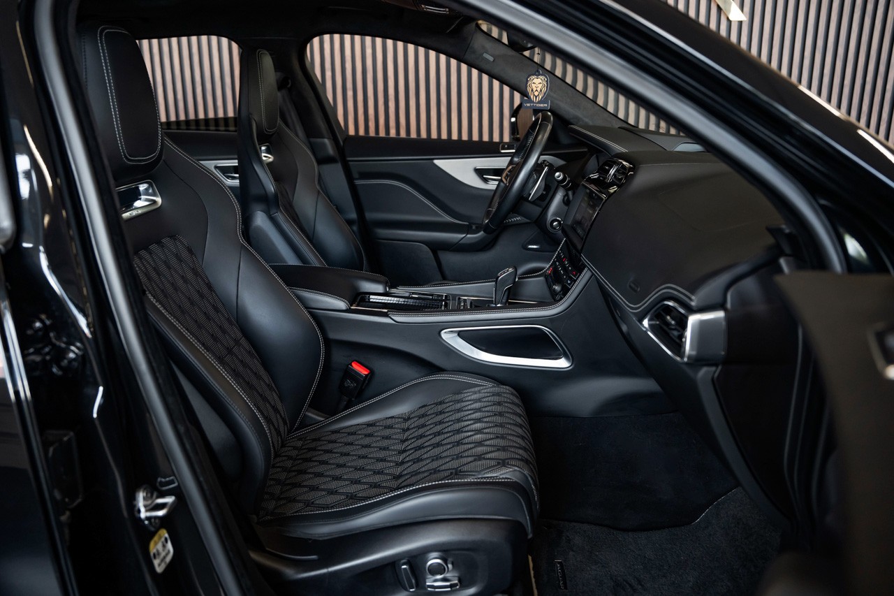 JAGUAR F-Pace 5.0 V8 SVR AWD Automatik-image-15