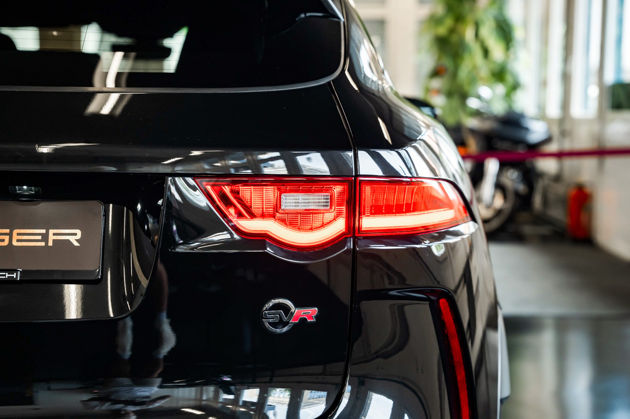 JAGUAR F-Pace 5.0 V8 SVR AWD Automatik-image-8