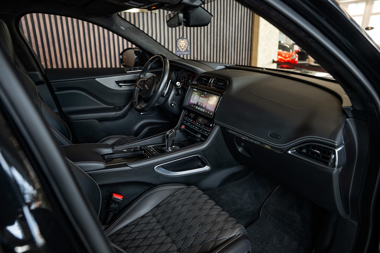 JAGUAR F-Pace 5.0 V8 SVR AWD Automatik-image-14