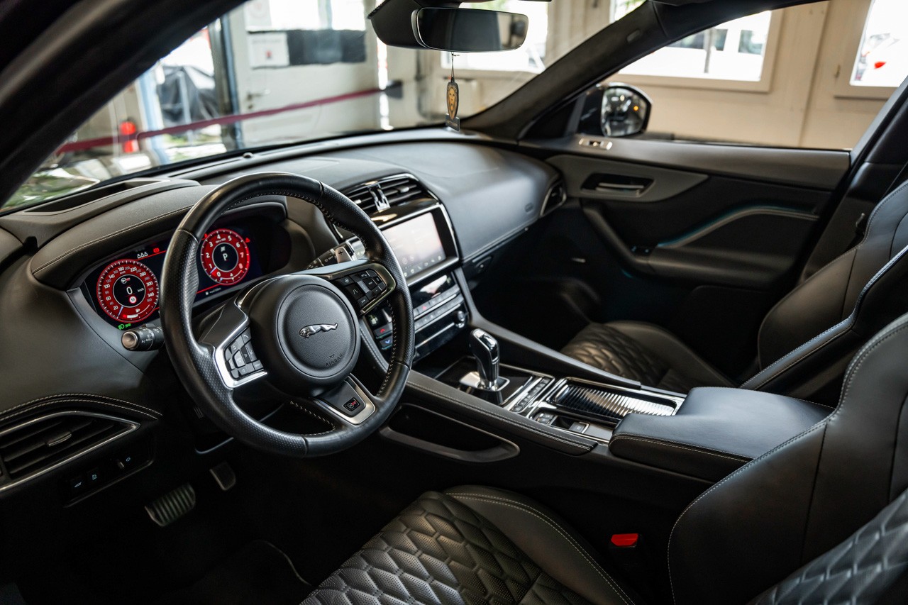 JAGUAR F-Pace 5.0 V8 SVR AWD Automatik-image-12