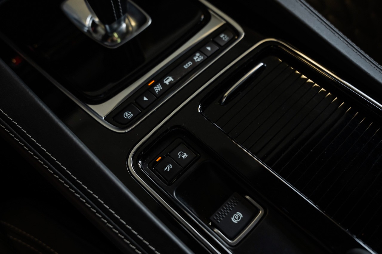 JAGUAR F-Pace 5.0 V8 SVR AWD Automatik-image-37