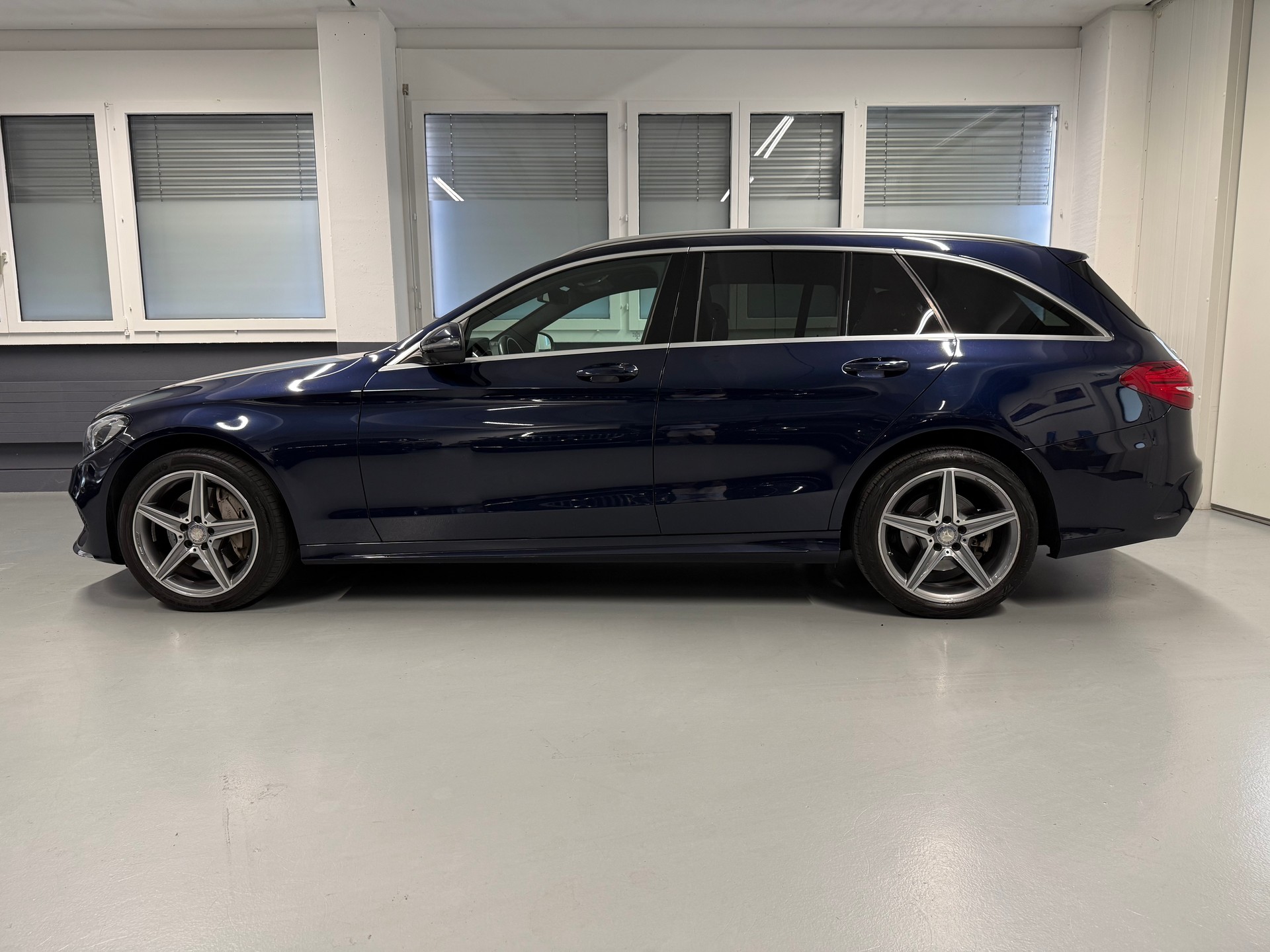 MERCEDES-BENZ C 400 AMG Line 4Matic 7G-Tronic-image-2