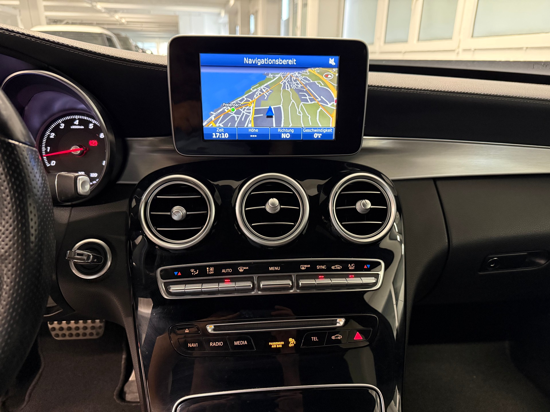 MERCEDES-BENZ C 400 AMG Line 4Matic 7G-Tronic-image-10
