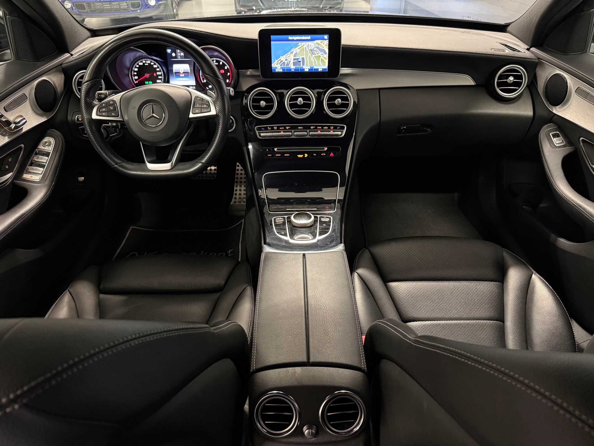 MERCEDES-BENZ C 400 AMG Line 4Matic 7G-Tronic-image-18