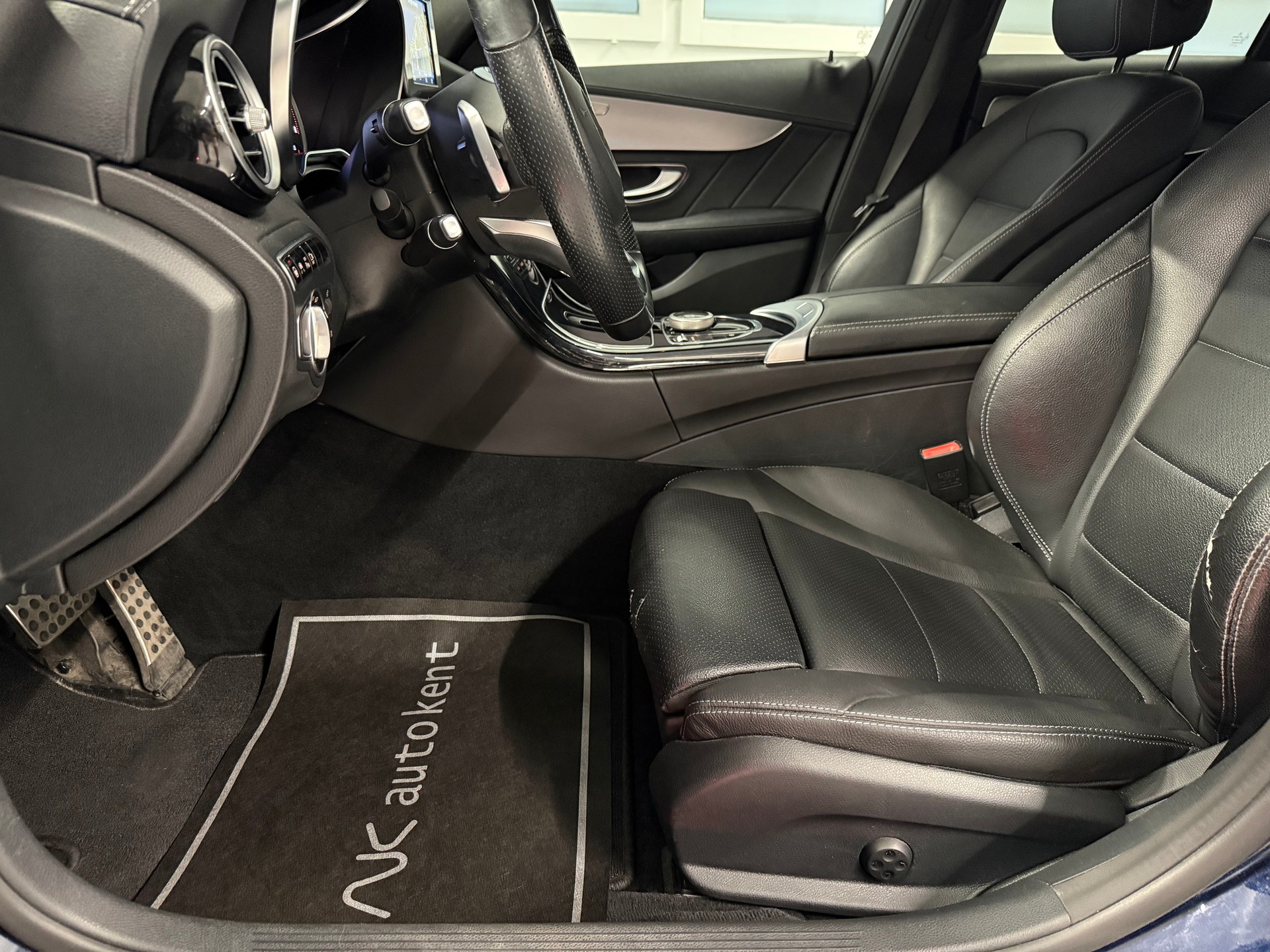 MERCEDES-BENZ C 400 AMG Line 4Matic 7G-Tronic-image-15