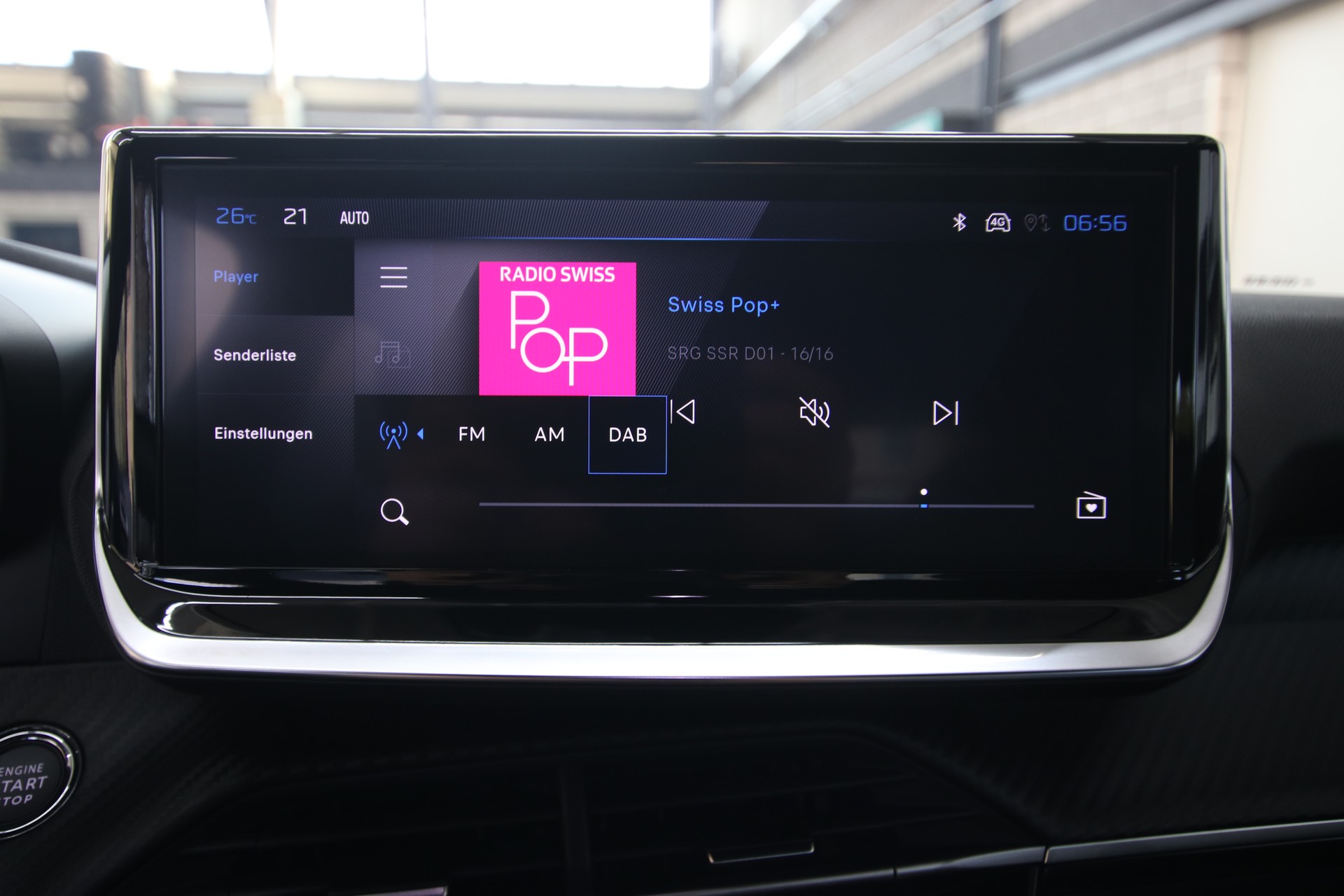 PEUGEOT 2008 1.2 145 MHEV Allure Premium-image-22