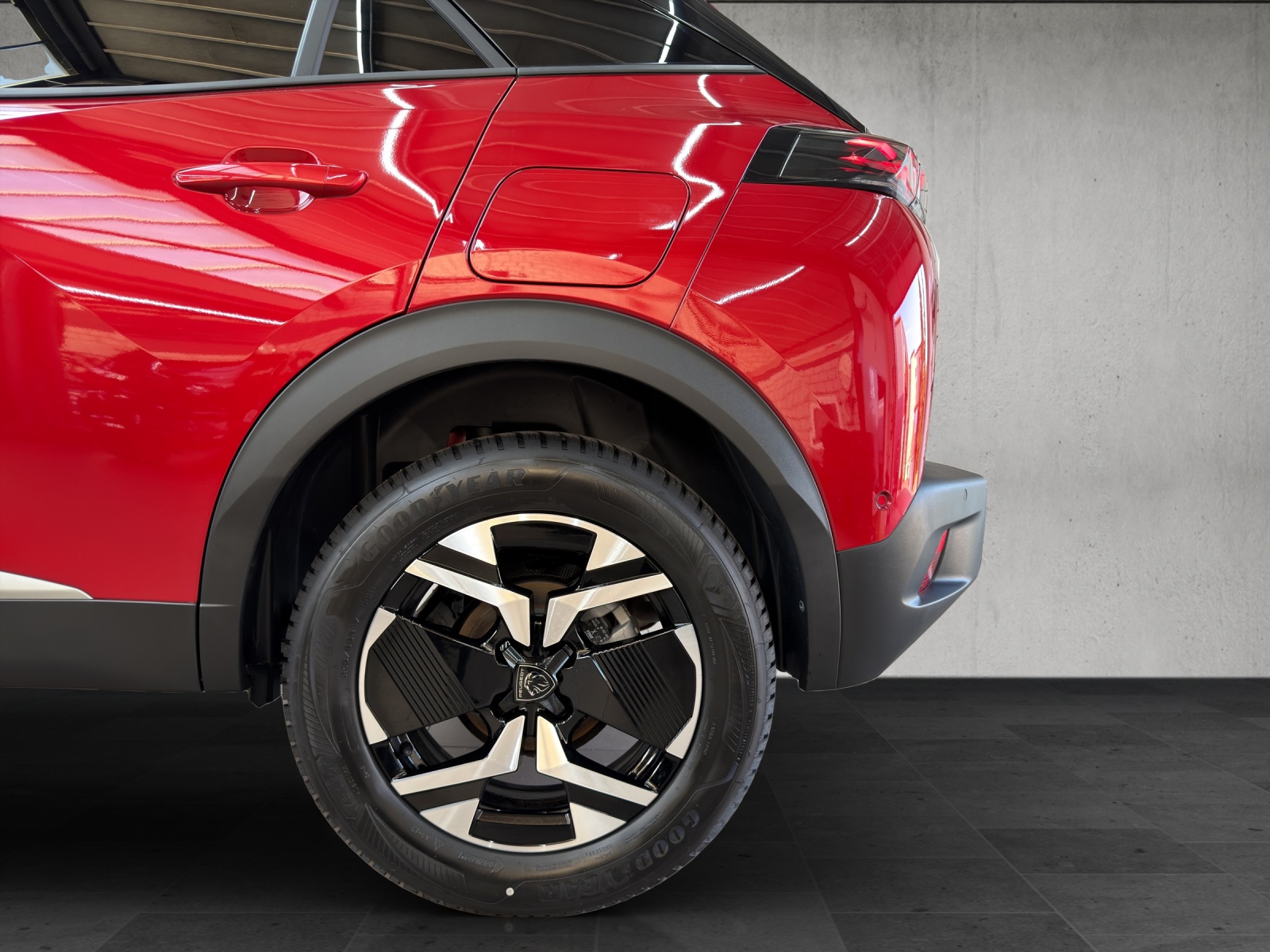 PEUGEOT 2008 1.2 145 MHEV Allure Premium-image-8