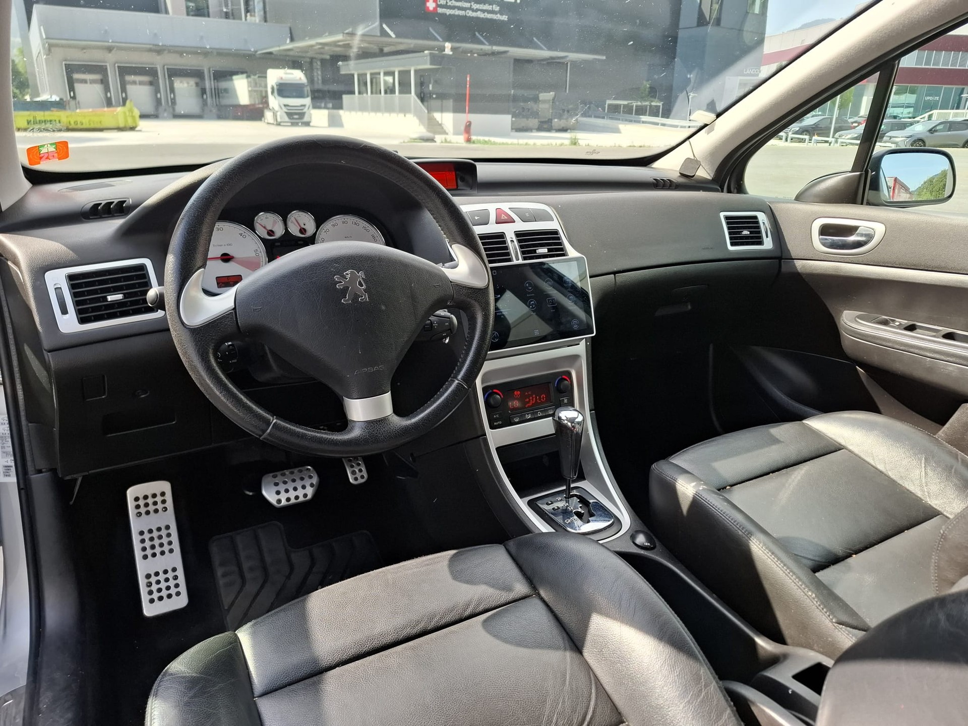 PEUGEOT 307 2.0 HDI XS-image-4