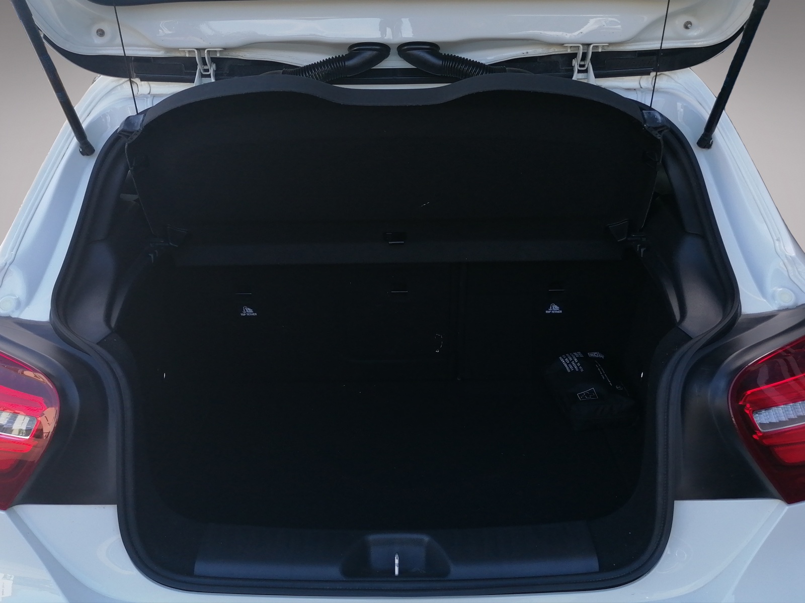 MERCEDES-BENZ A 180 AMG Line-image-6