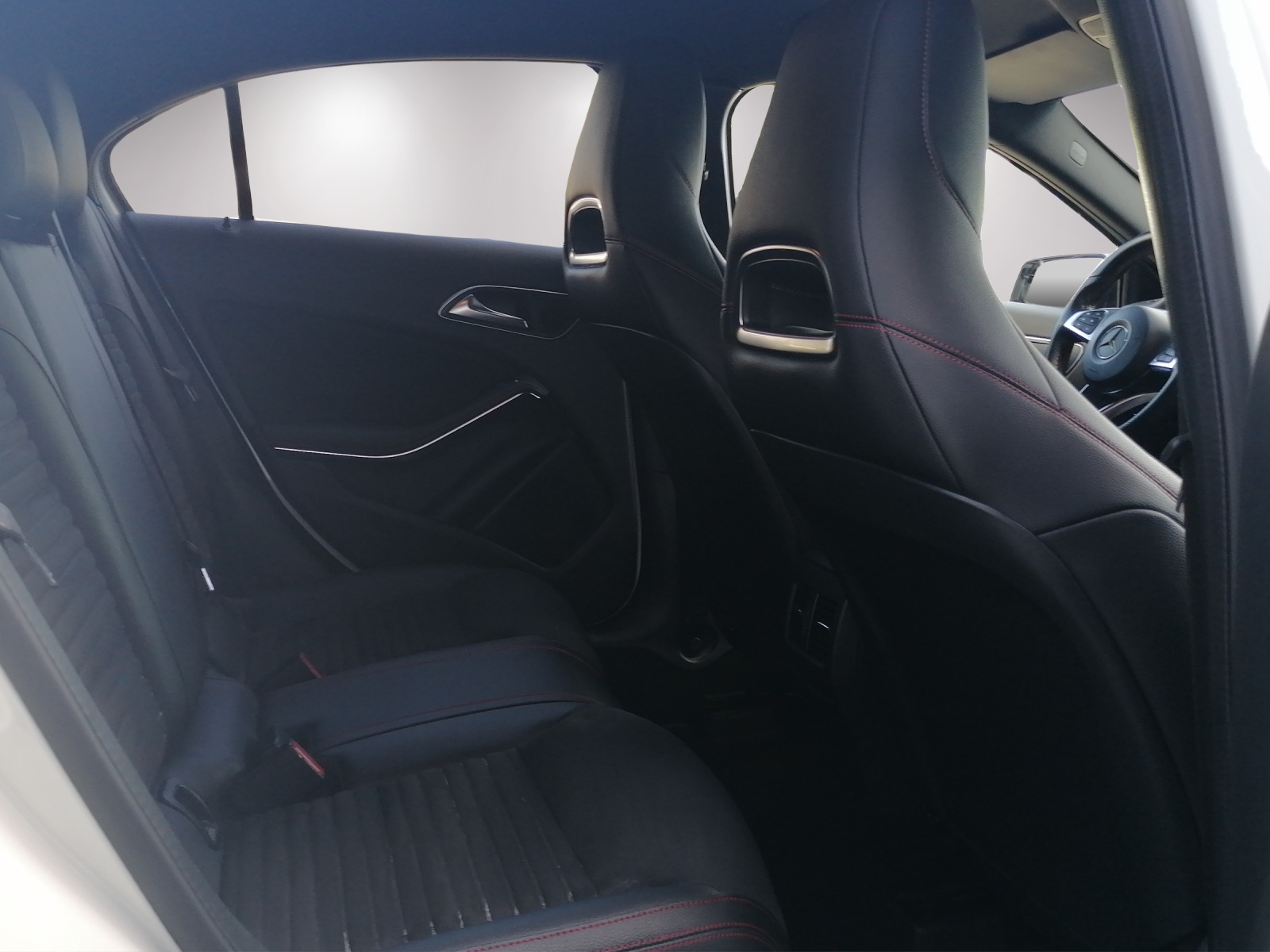 MERCEDES-BENZ A 180 AMG Line-image-5