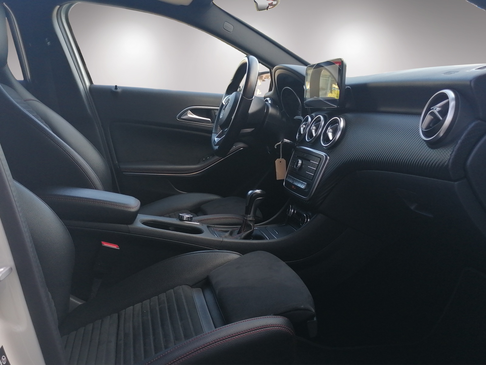 MERCEDES-BENZ A 180 AMG Line-image-4