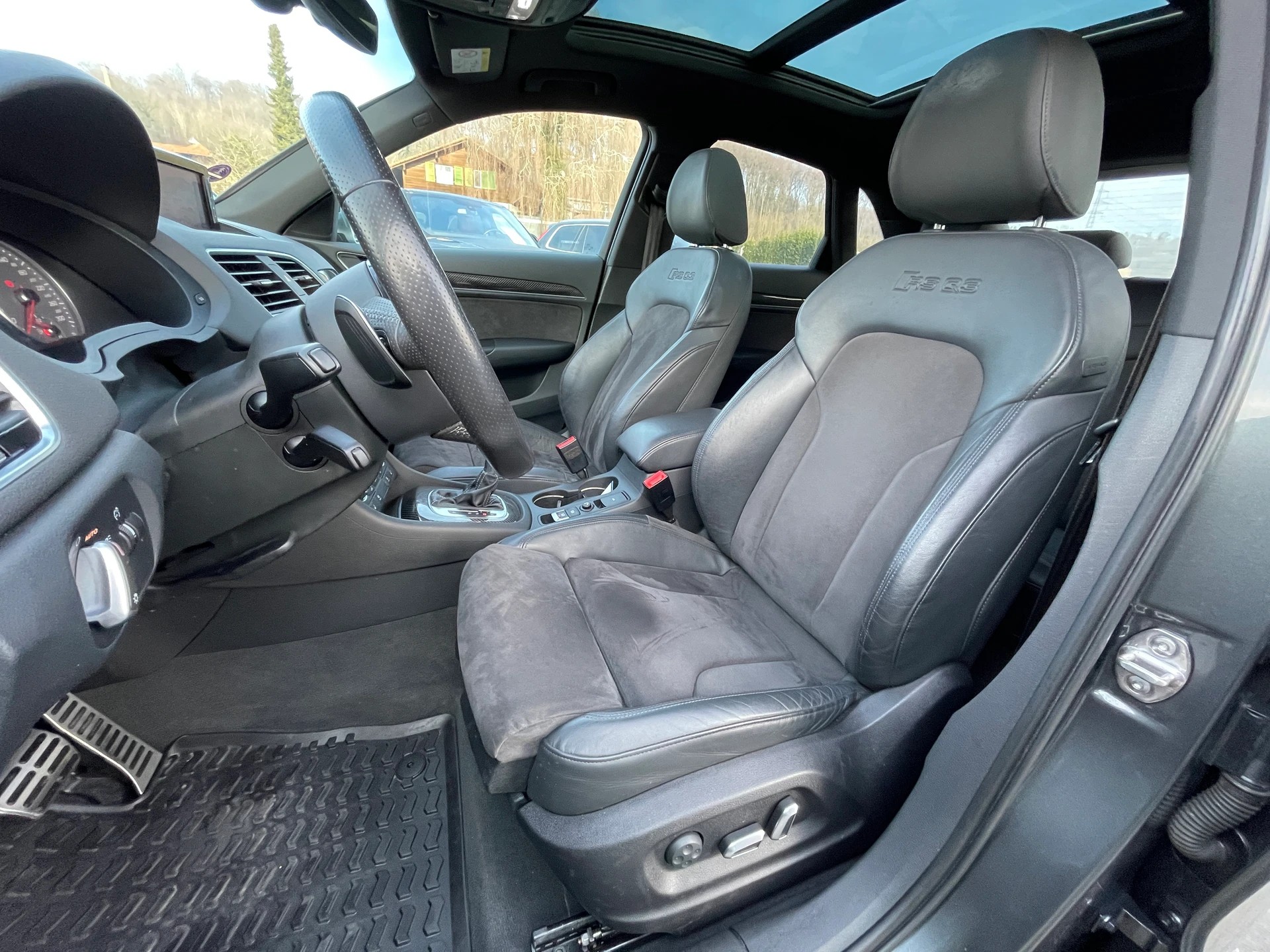 AUDI RS Q3 2.5 TFSI performance quattro S-tronic-image-11