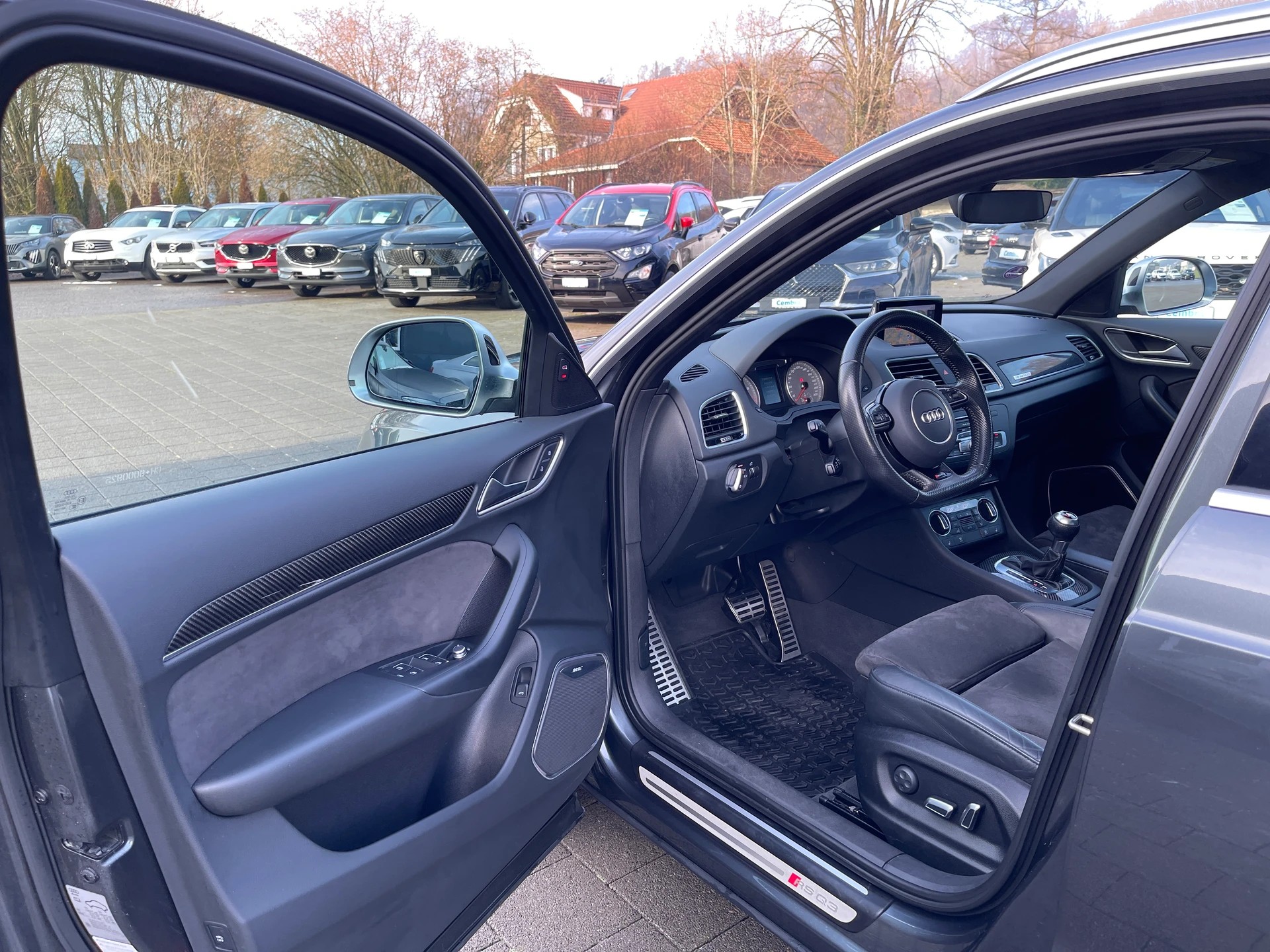 AUDI RS Q3 2.5 TFSI performance quattro S-tronic-image-6