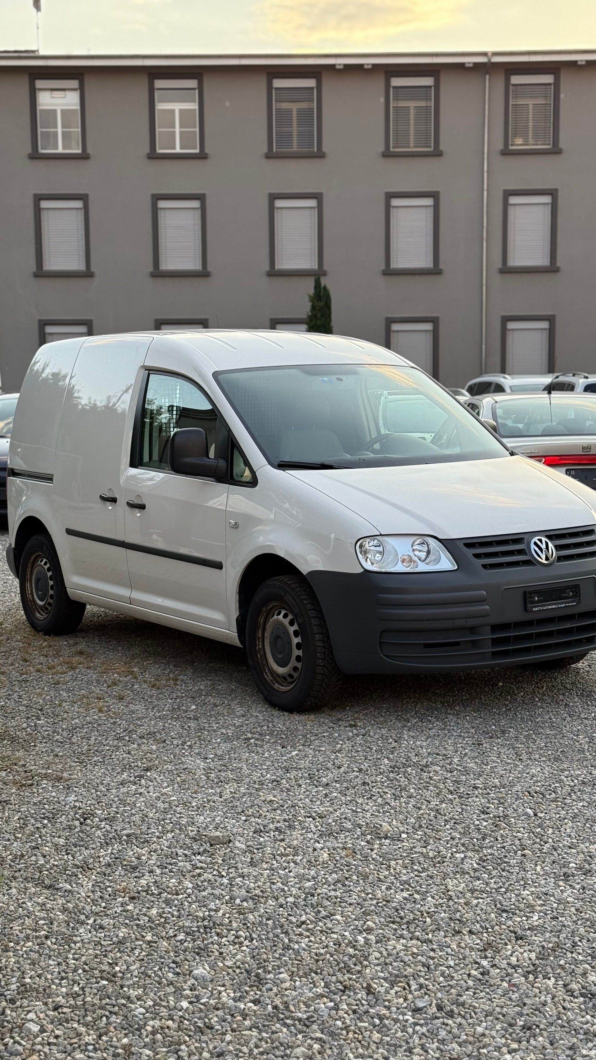 VW Caddy 1.4-image-3