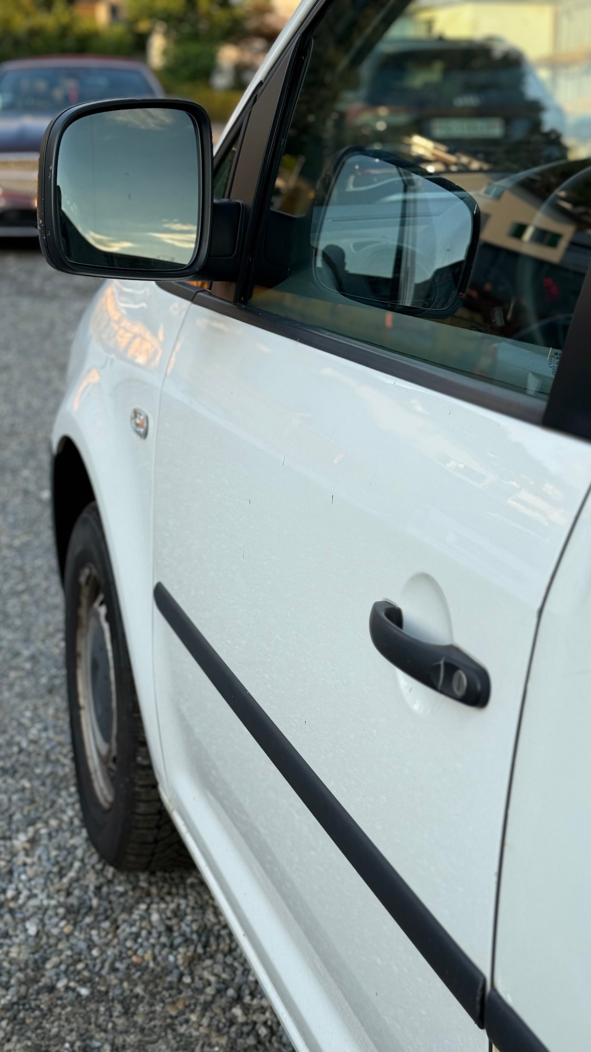 VW Caddy 1.4-image-12