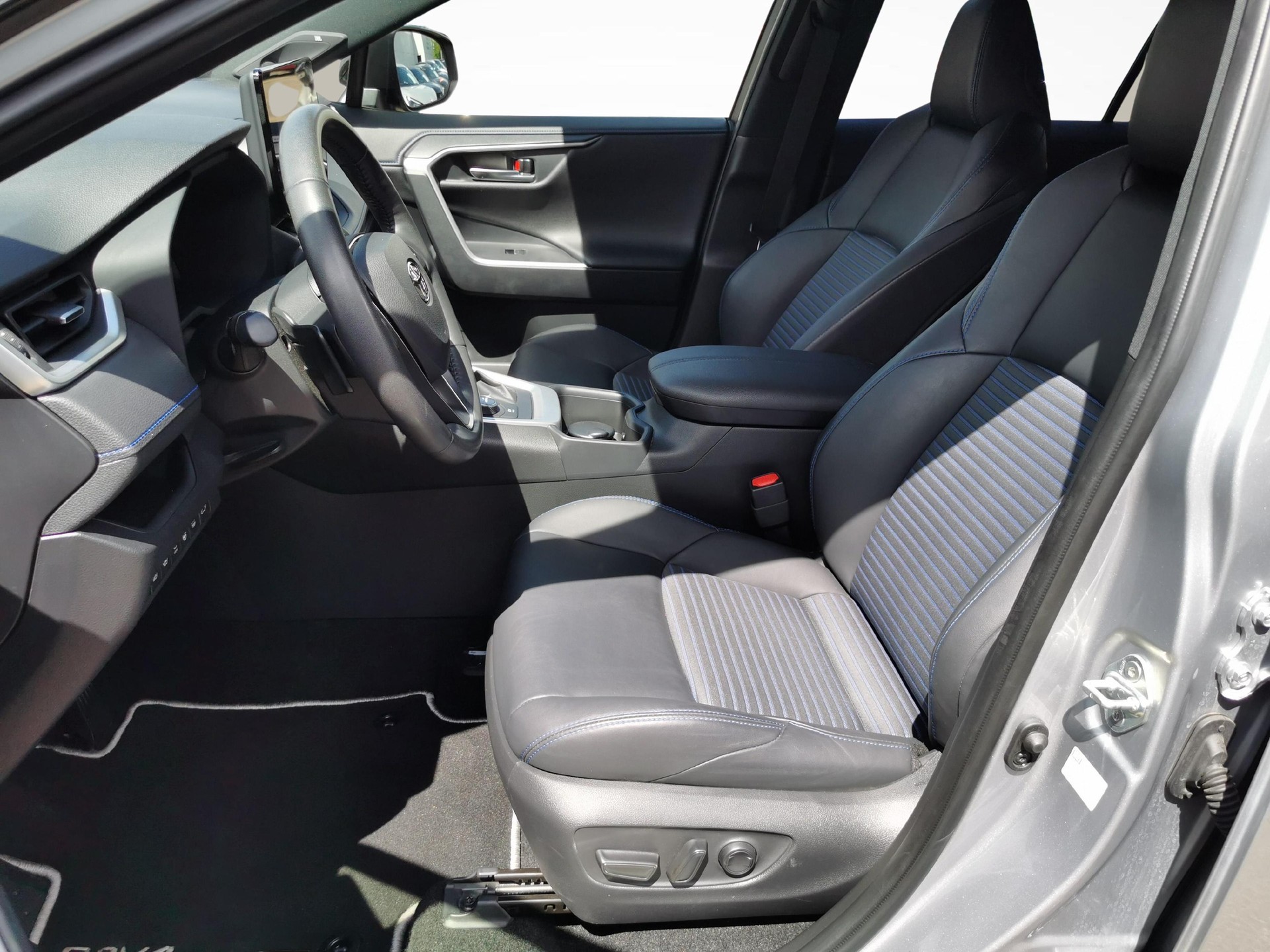 TOYOTA RAV4 2.5 HEV Style-image-1