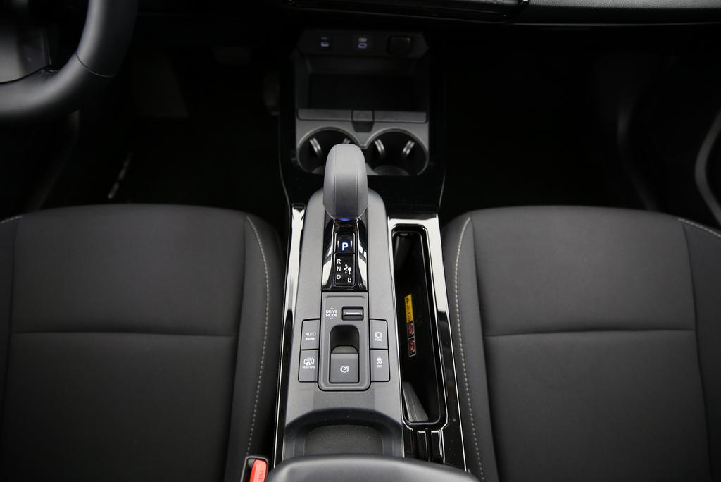 TOYOTA Prius 2.0 Plug-In-Hybrid Style-image-9