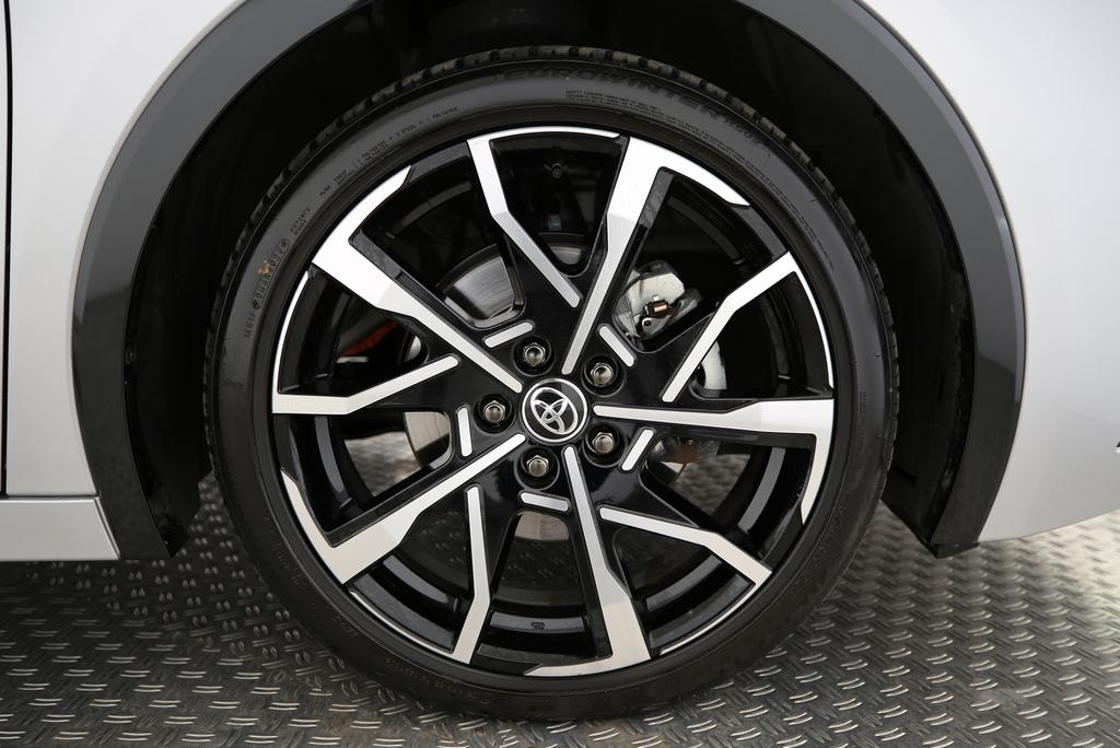 TOYOTA Prius 2.0 Plug-In-Hybrid Style-image-13